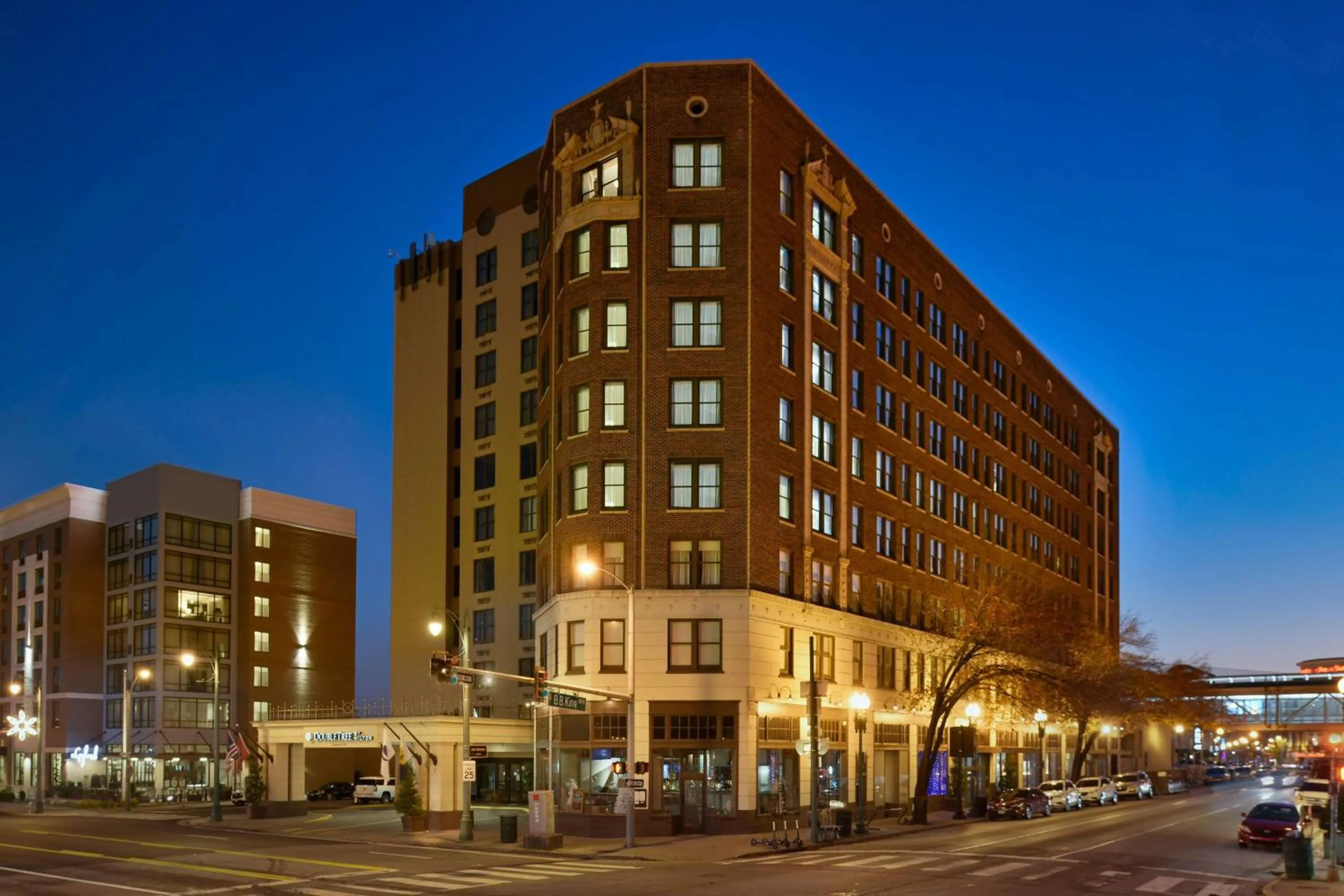 Property building in DoubleTree by Hilton Memphis Downtown