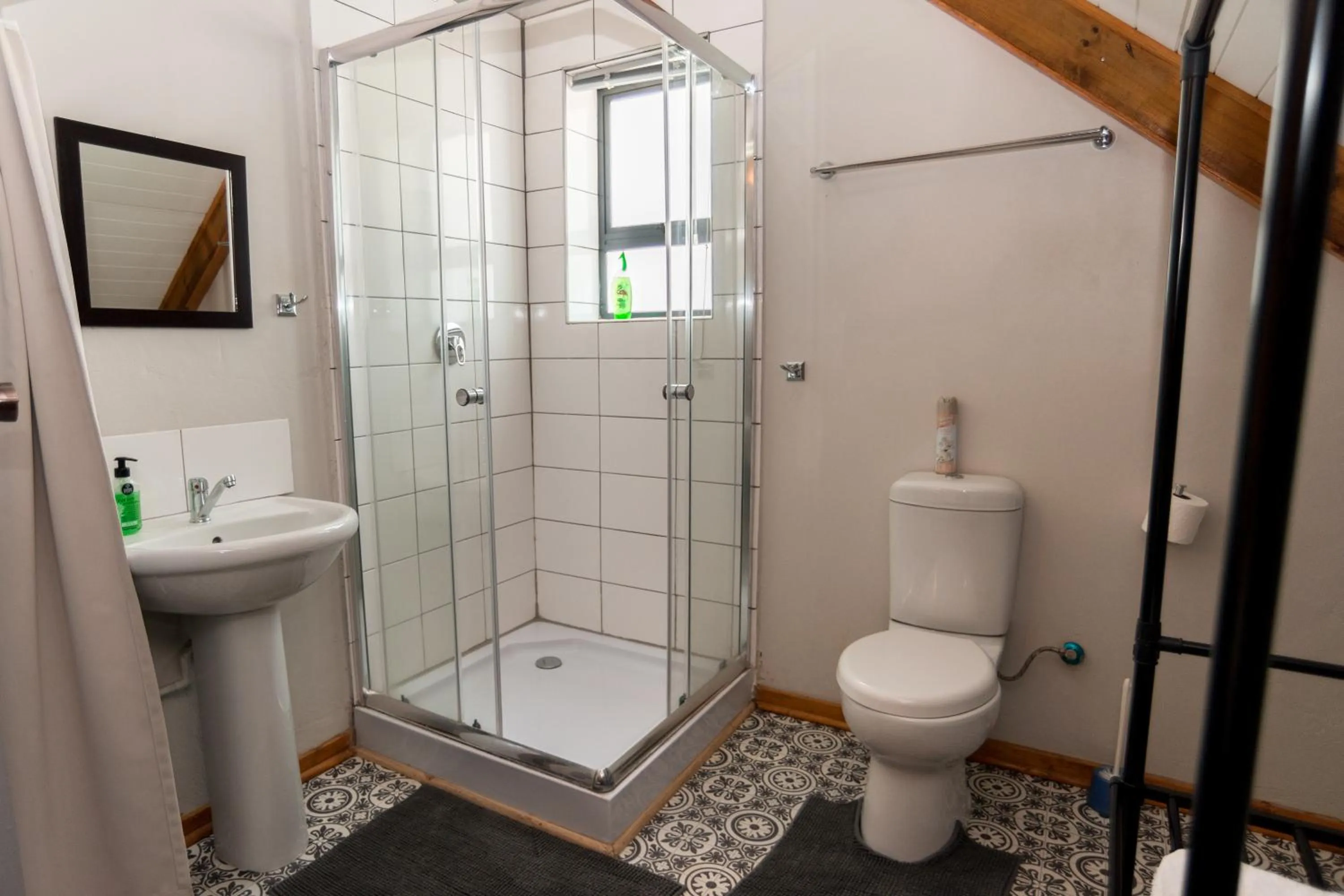 Shower in Vlettershof Guest House