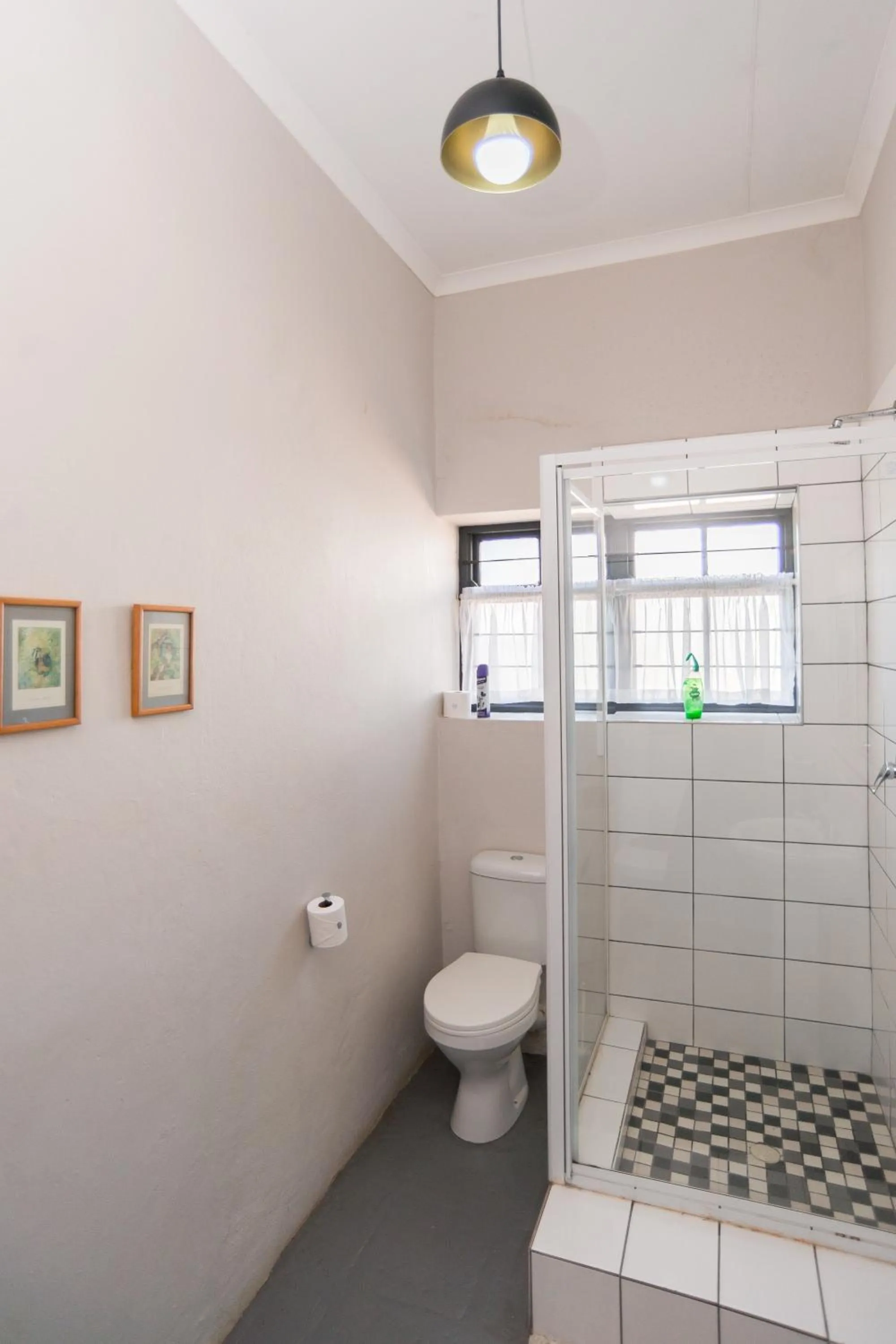 Shower in Vlettershof Guest House