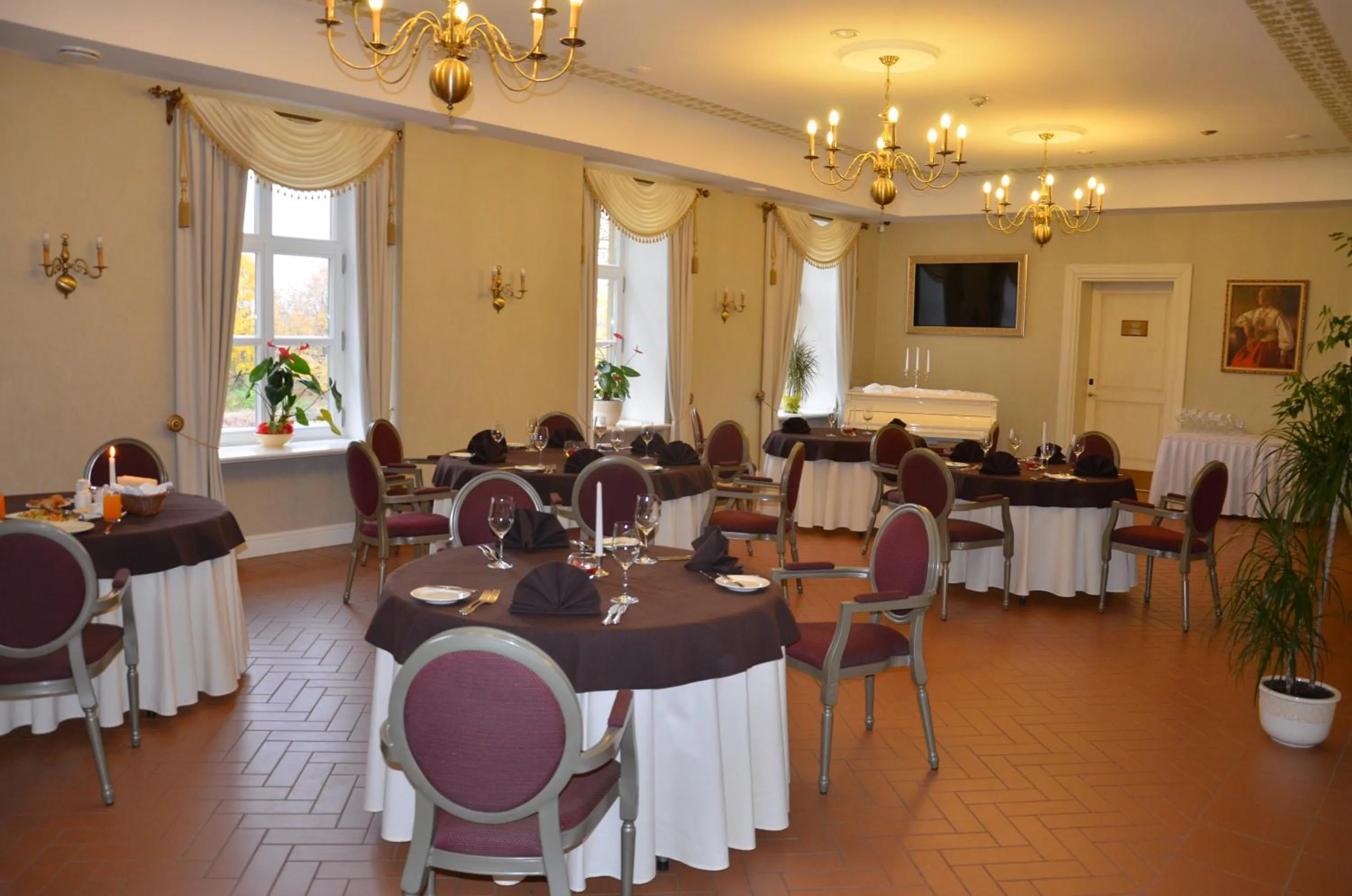 Restaurant/places to eat in Skrunda Manor