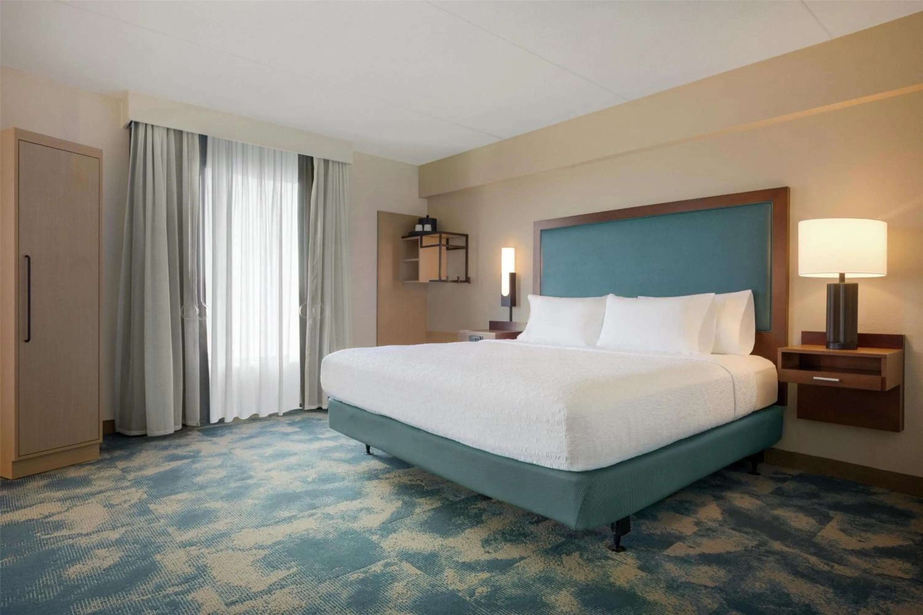 Bed in Hampton Inn Lancaster