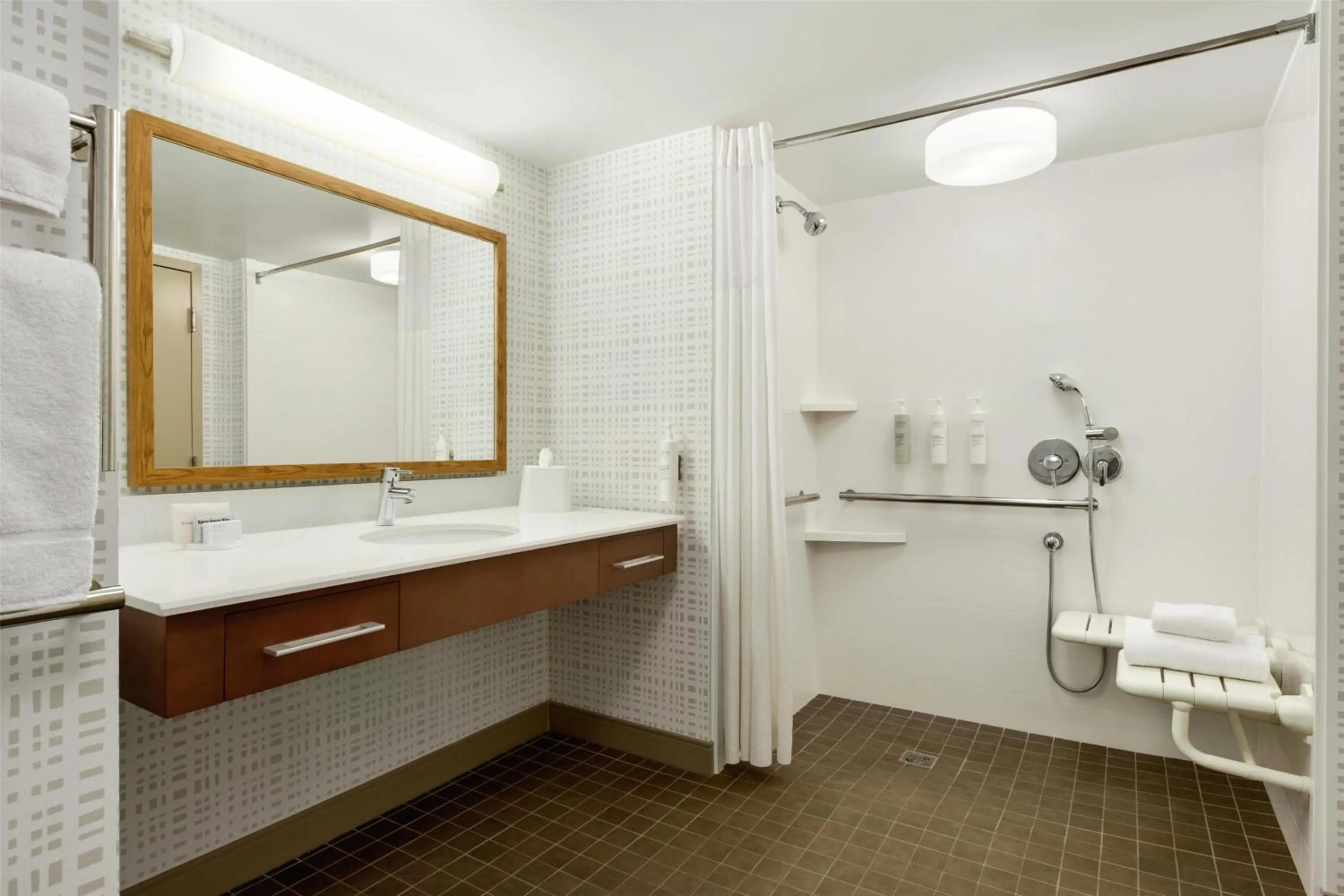 Bathroom in Hampton Inn Lancaster