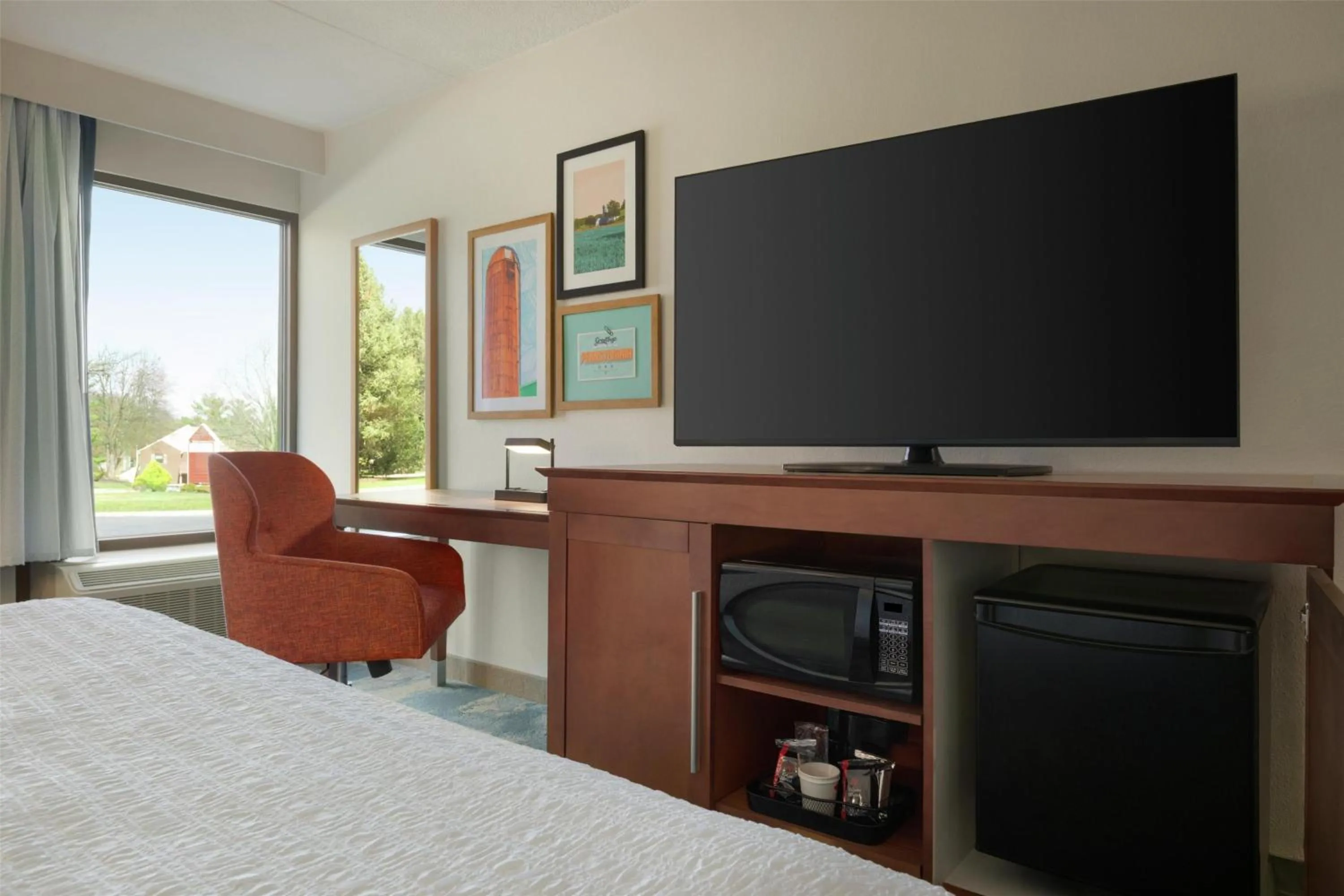 Bedroom, Bed in Hampton Inn Lancaster