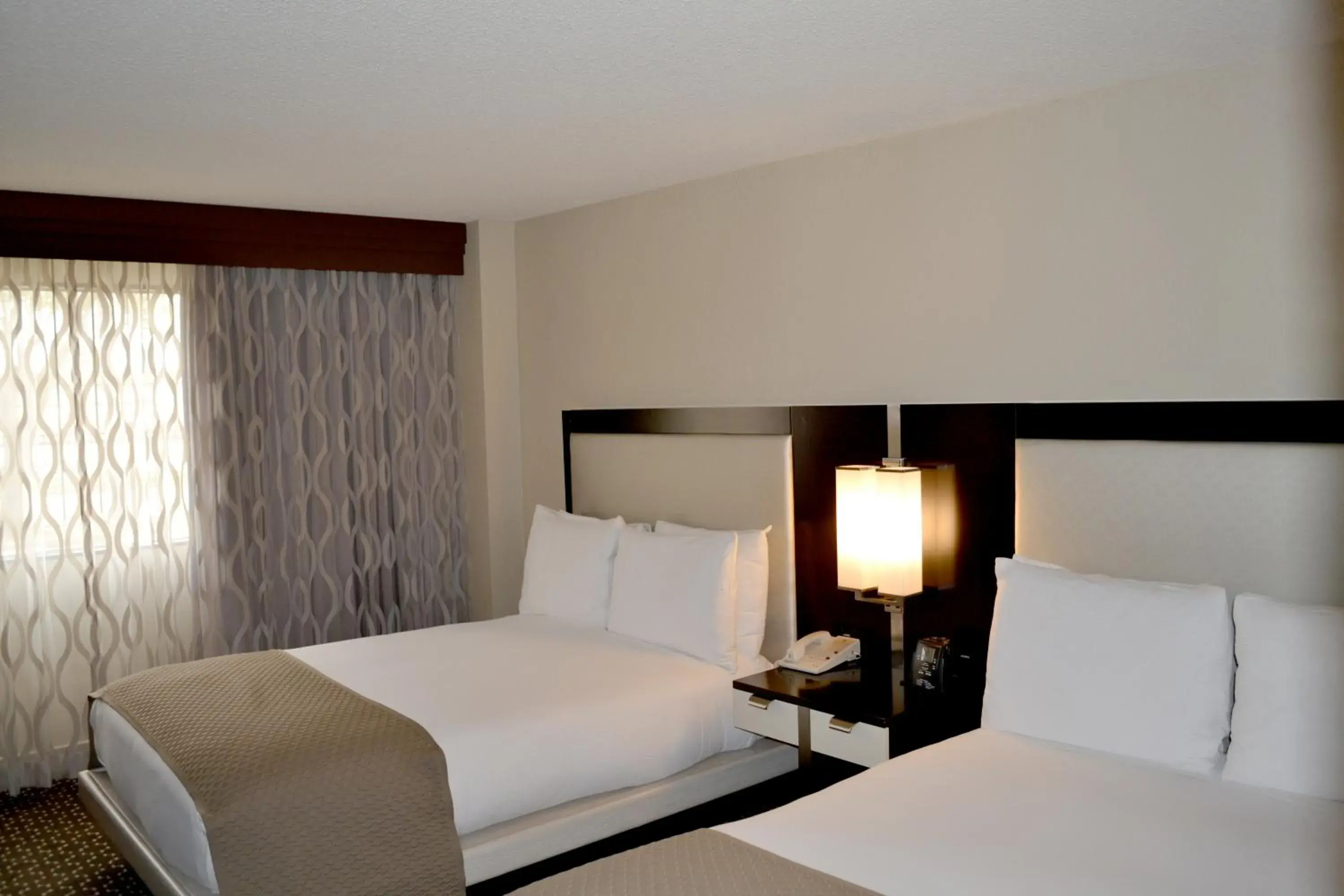Bed in DoubleTree by Hilton Hotel Houston Hobby Airport Bed in DoubleTree by Hilton Hotel Houston Hobby Airport