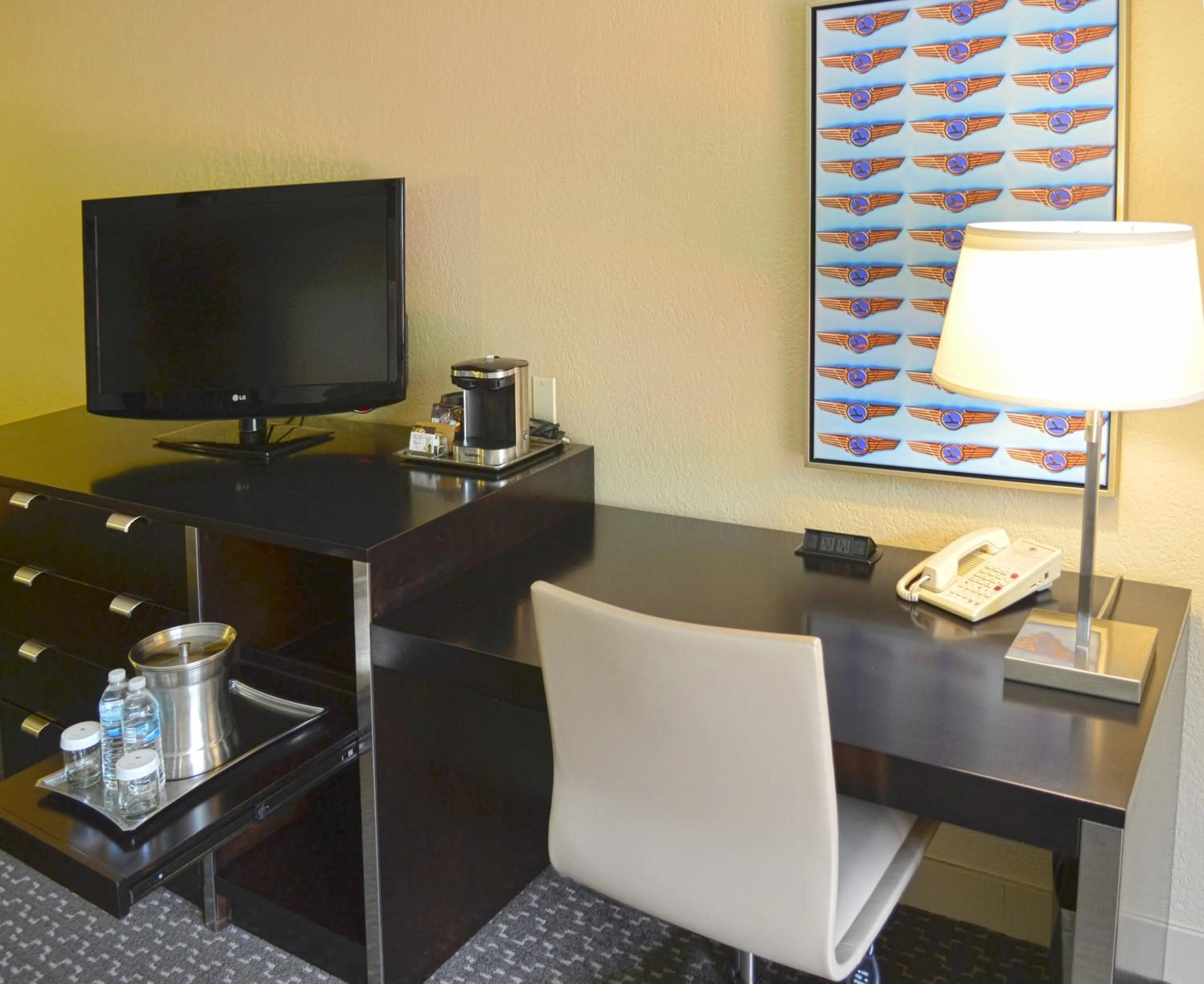 TV and multimedia in DoubleTree by Hilton Hotel Houston Hobby Airport