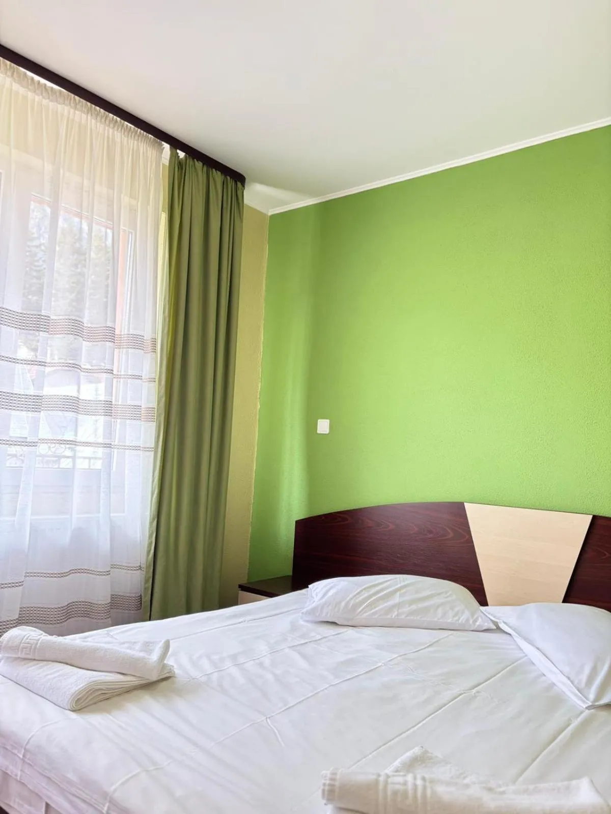 Skiing, Bed in Hotel Iri