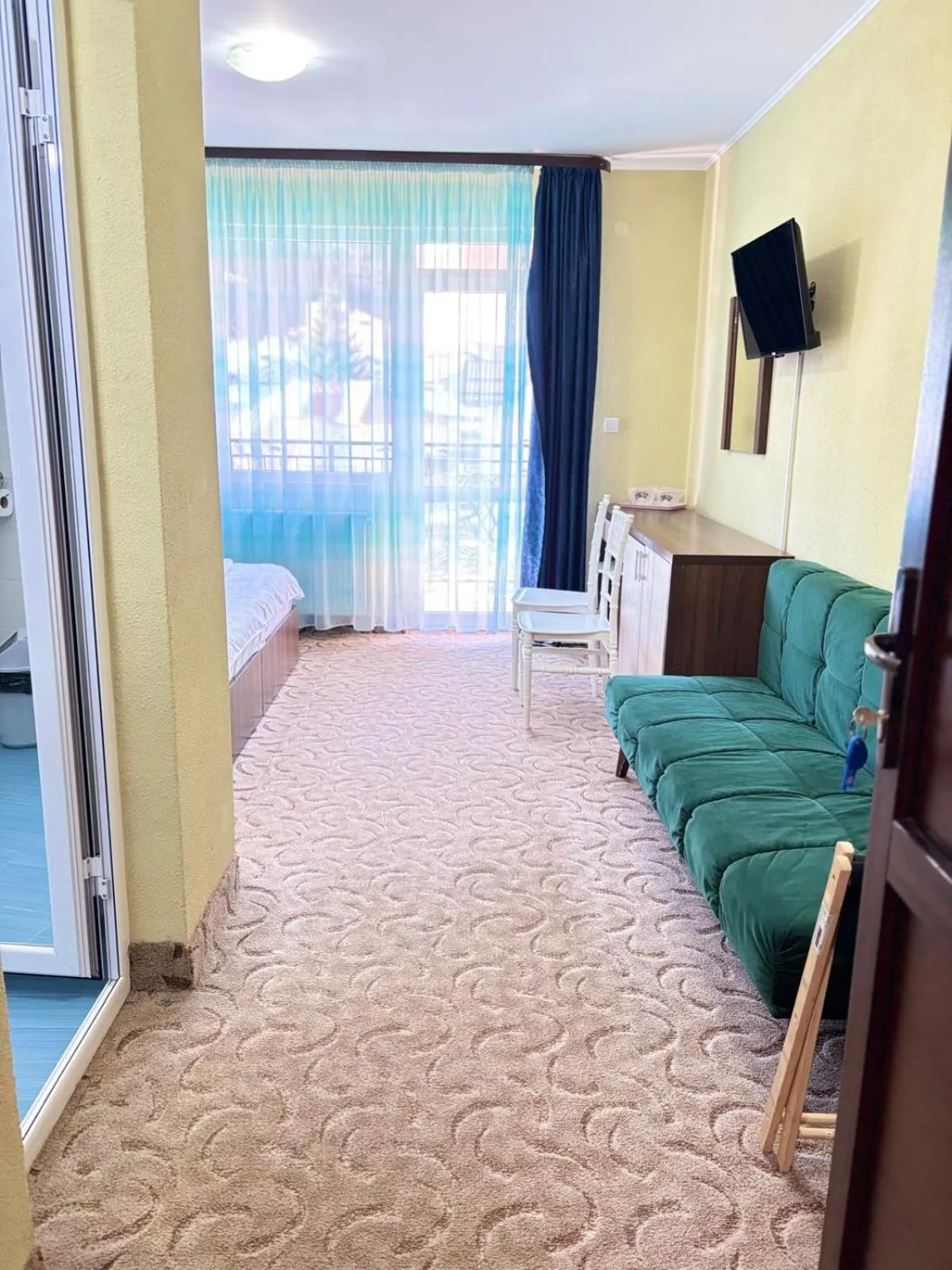 Communal lounge/ TV room in Hotel Iri