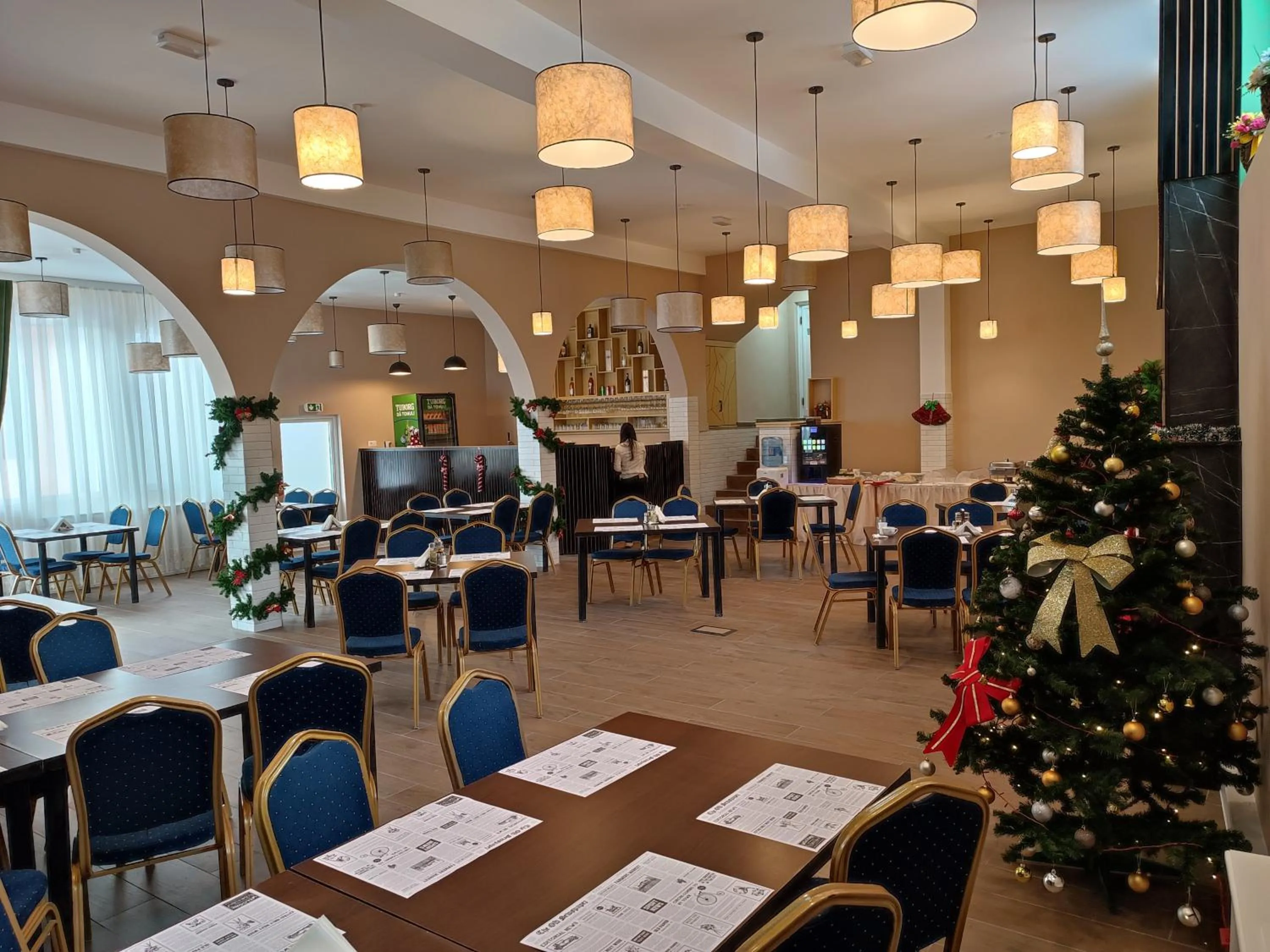 Restaurant/places to eat in Hotel Iri