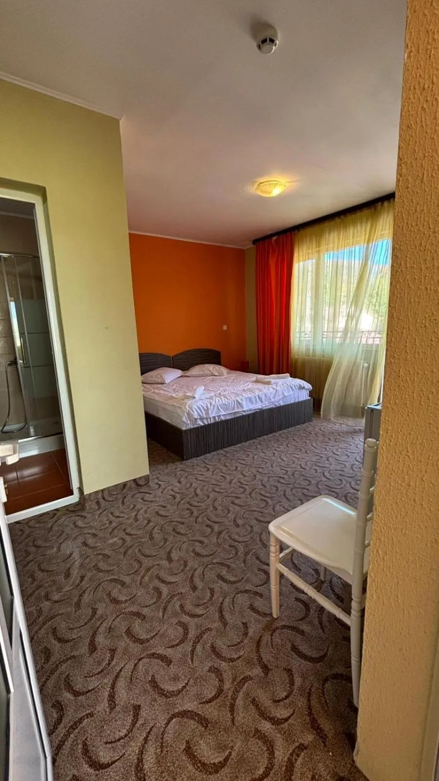 Communal lounge/ TV room, Bed in Hotel Iri