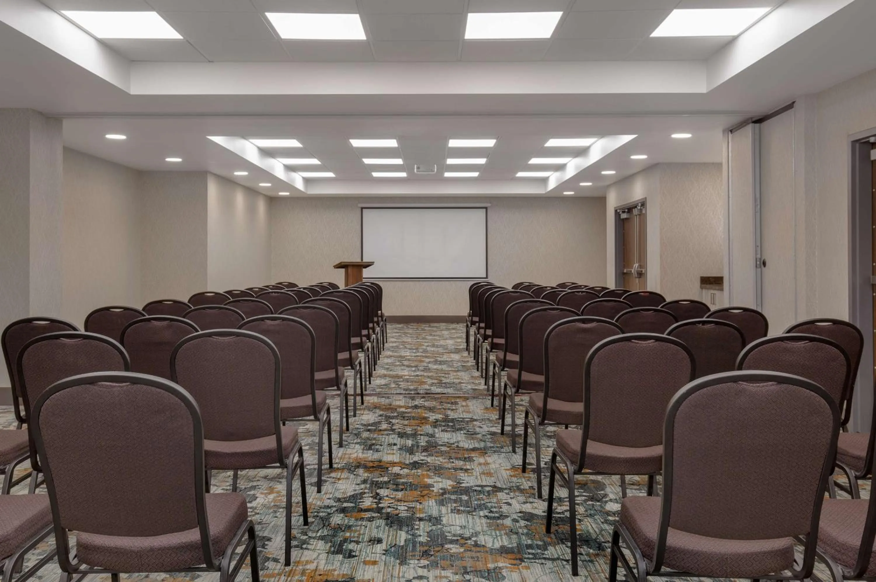 Meeting/conference room in Hampton Inn by Hilton Brampton - Toronto