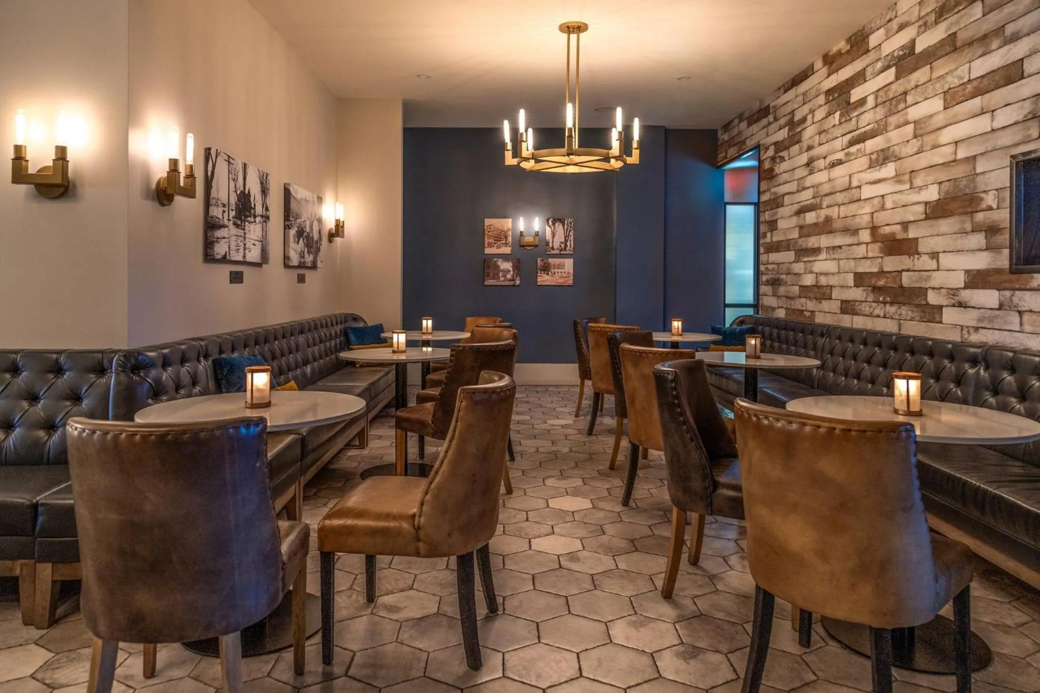 Restaurant/places to eat in Crowne Plaza Fredericton Lord Beaverbrook by IHG