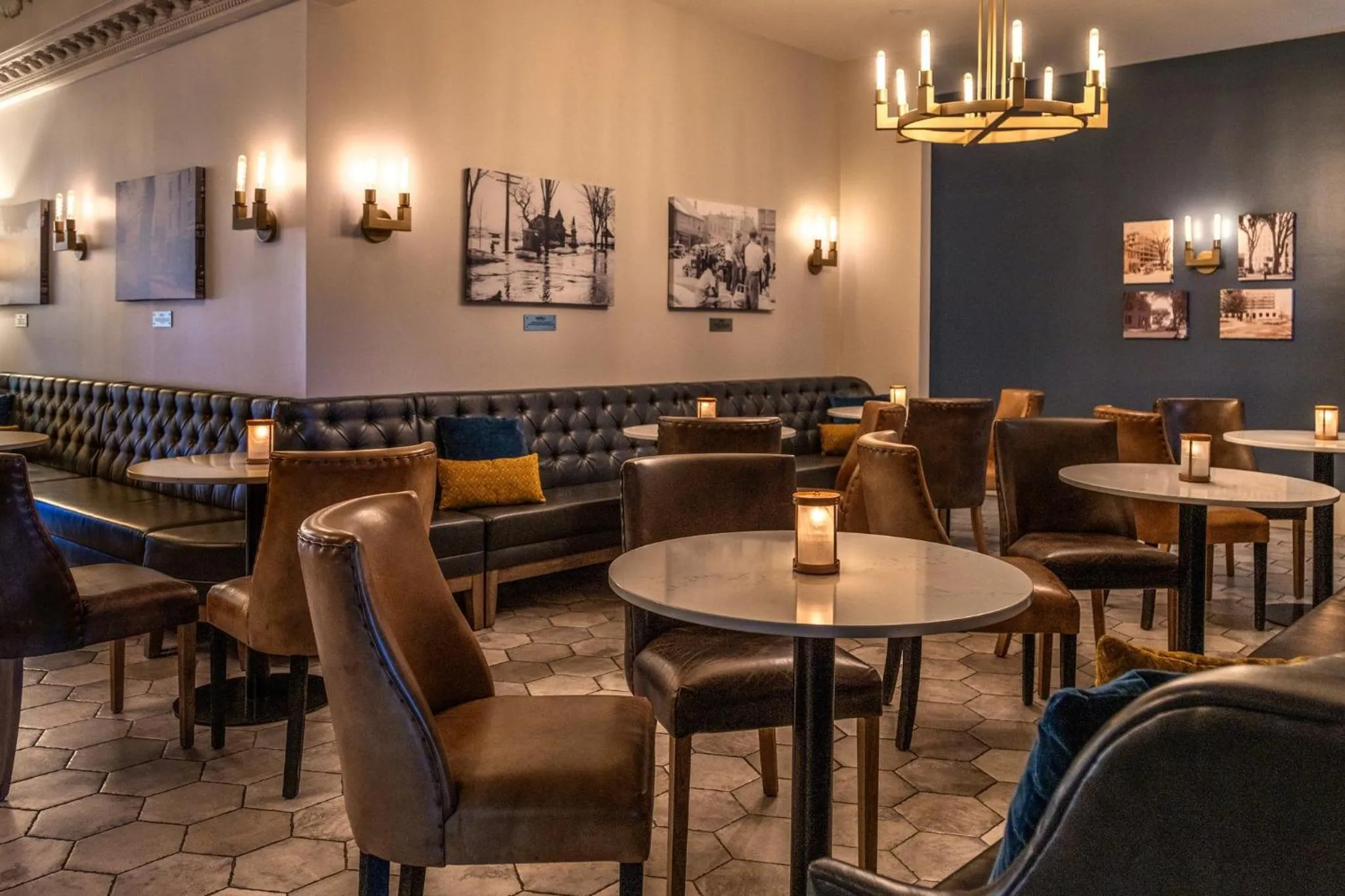 Restaurant/places to eat in Crowne Plaza Fredericton Lord Beaverbrook by IHG