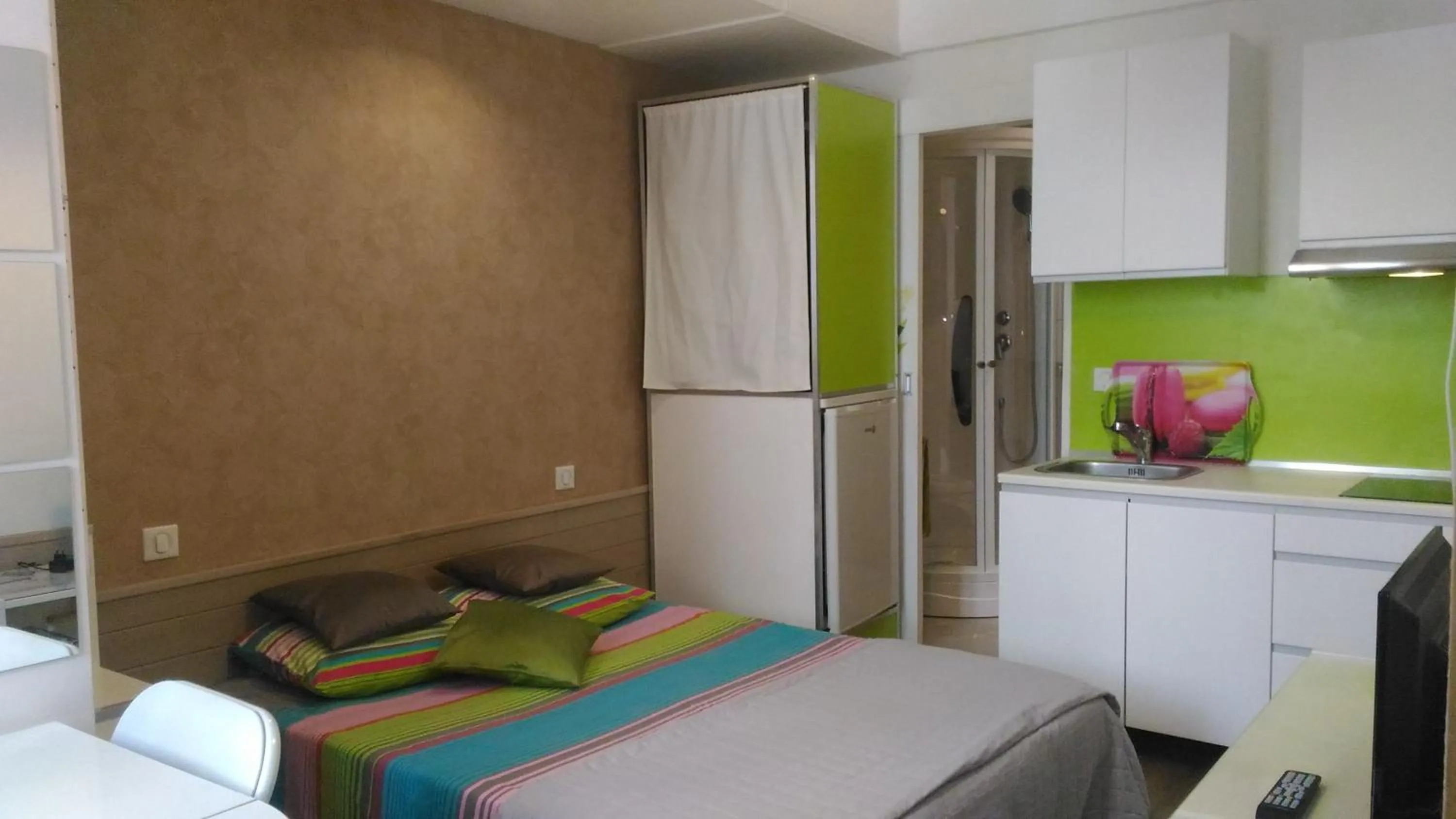 Bed in Autan des Couleurs