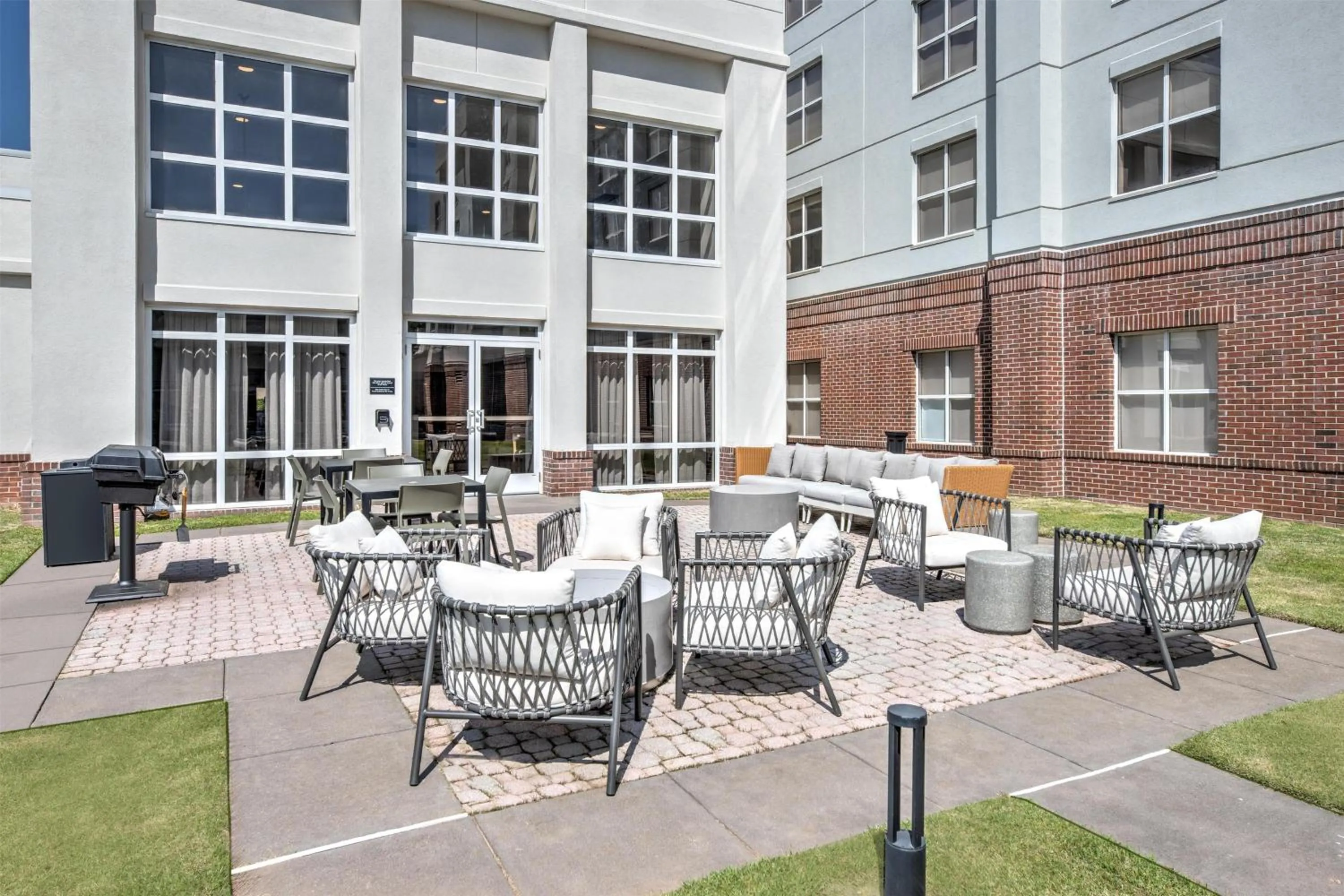 Patio in Hampton Inn & Suites West Little Rock