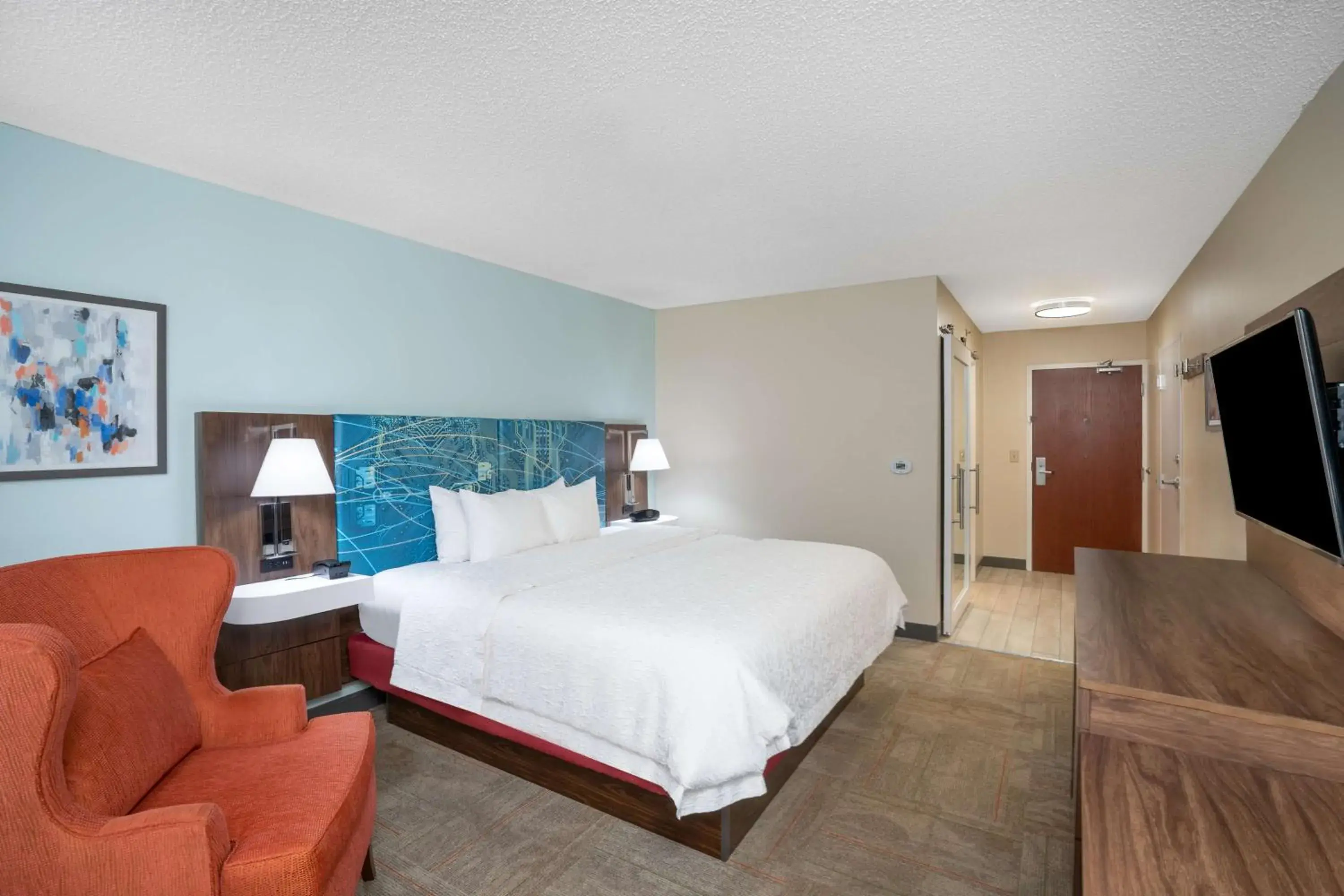 King Room with Accessible Tub - Mobility and Hearing Access/Non-Smoking in Hampton Inn & Suites West Little Rock King Room with Accessible Tub - Mobility and Hearing Access/Non-Smoking in Hampton Inn & Suites West Little Rock