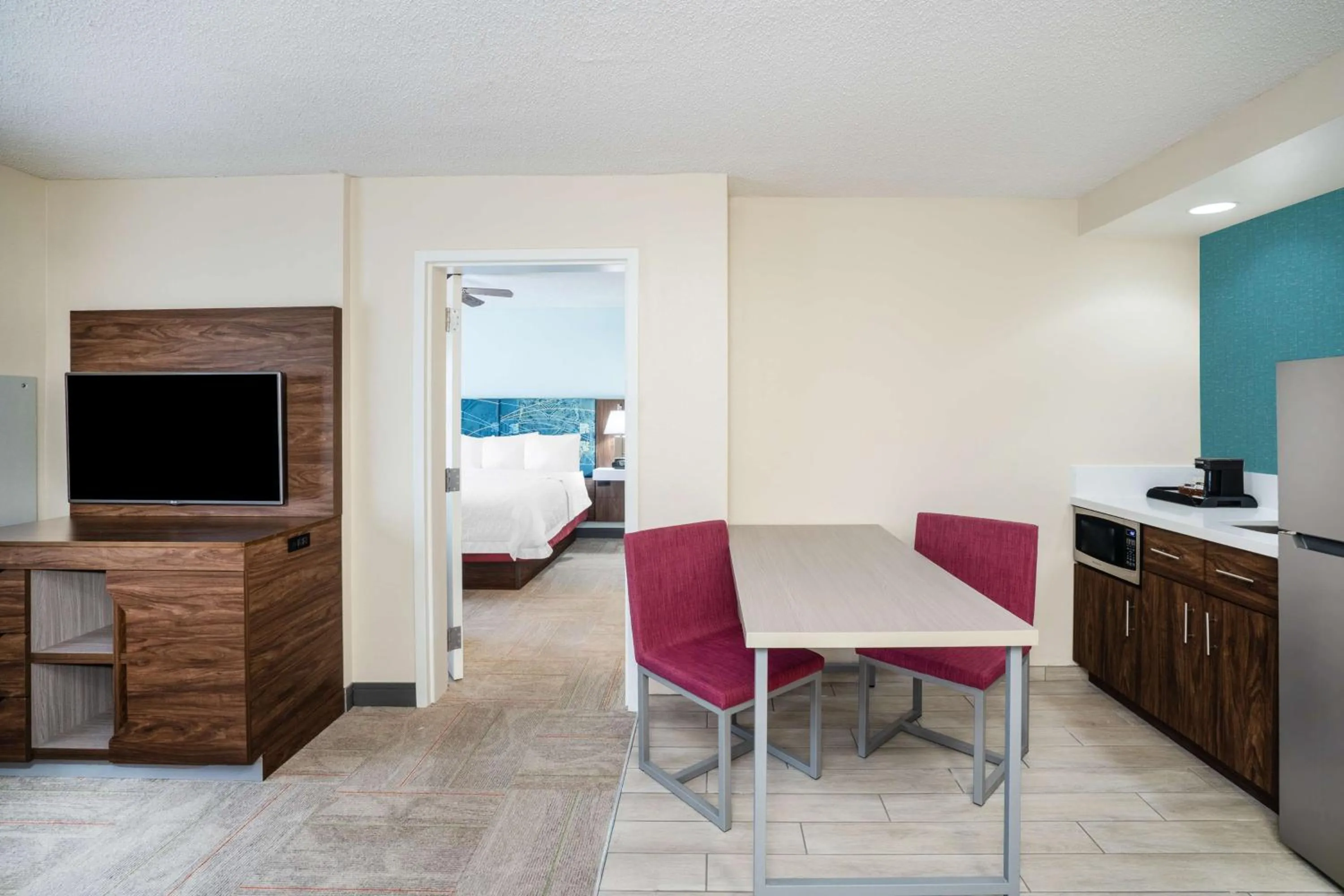 Kitchen or kitchenette in Hampton Inn & Suites West Little Rock