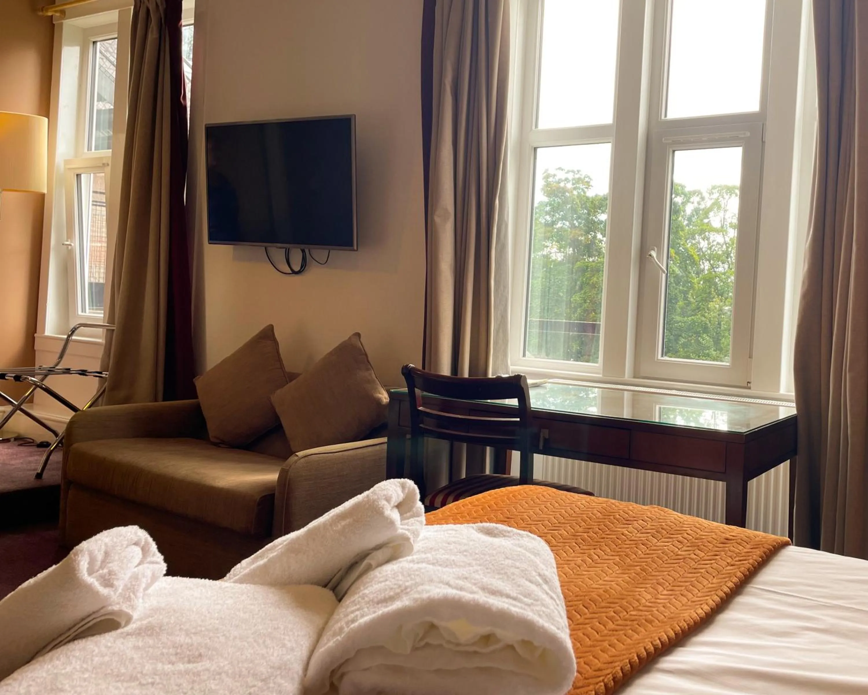 Bed in The Speyside Hotel and Restaurant