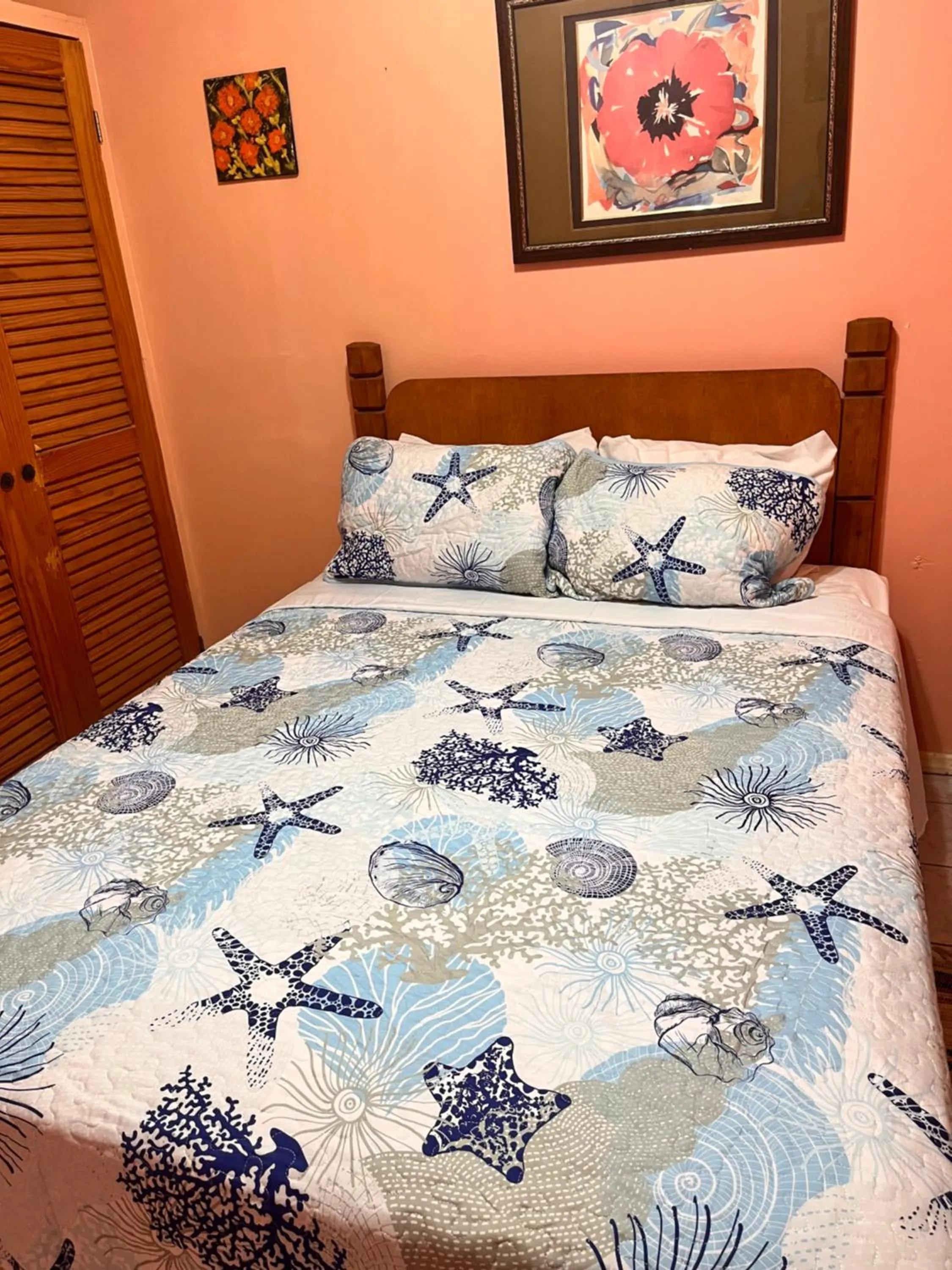 Bed in Ellen Bay Cottages