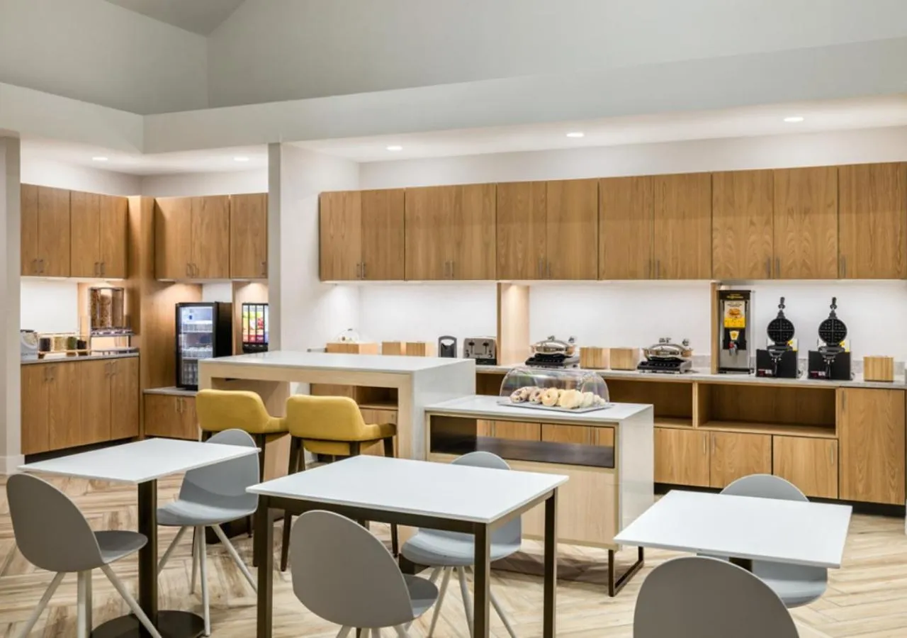 Breakfast in TownePlace Suites by Marriott Charlotte LoSo Airport