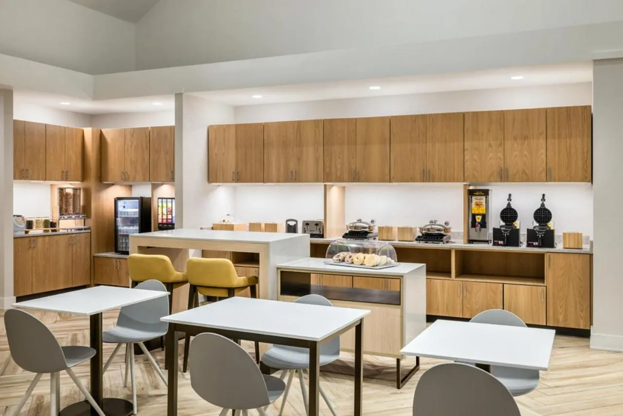 Breakfast in TownePlace Suites by Marriott Charlotte LoSo Airport