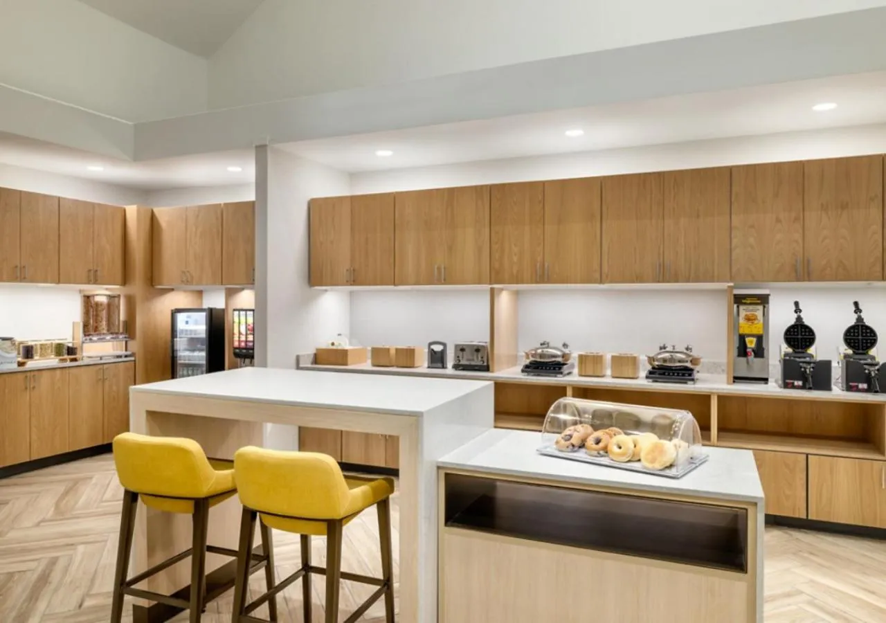 Breakfast in TownePlace Suites by Marriott Charlotte LoSo Airport