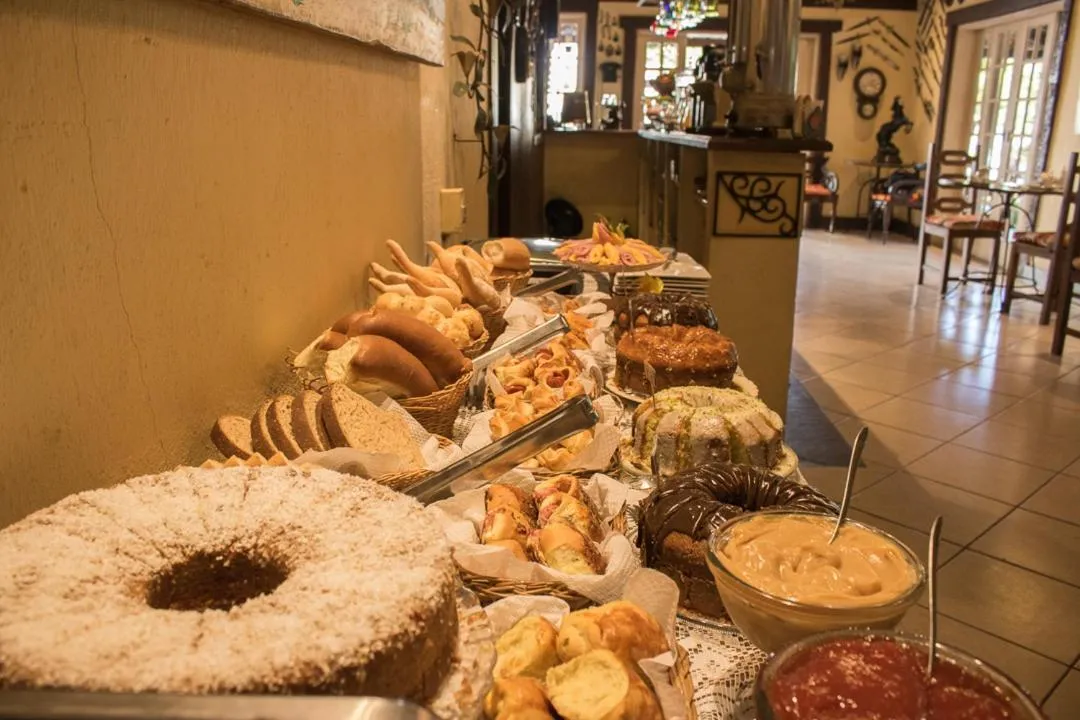 Buffet breakfast in Pousada Hospedaria da Villa