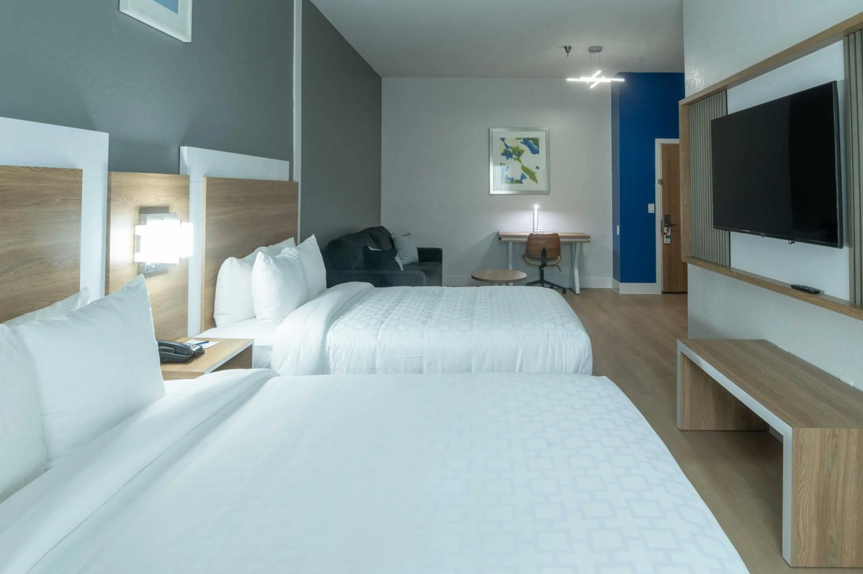 Bed in Clarion Inn & Suites Central Clearwater Beach