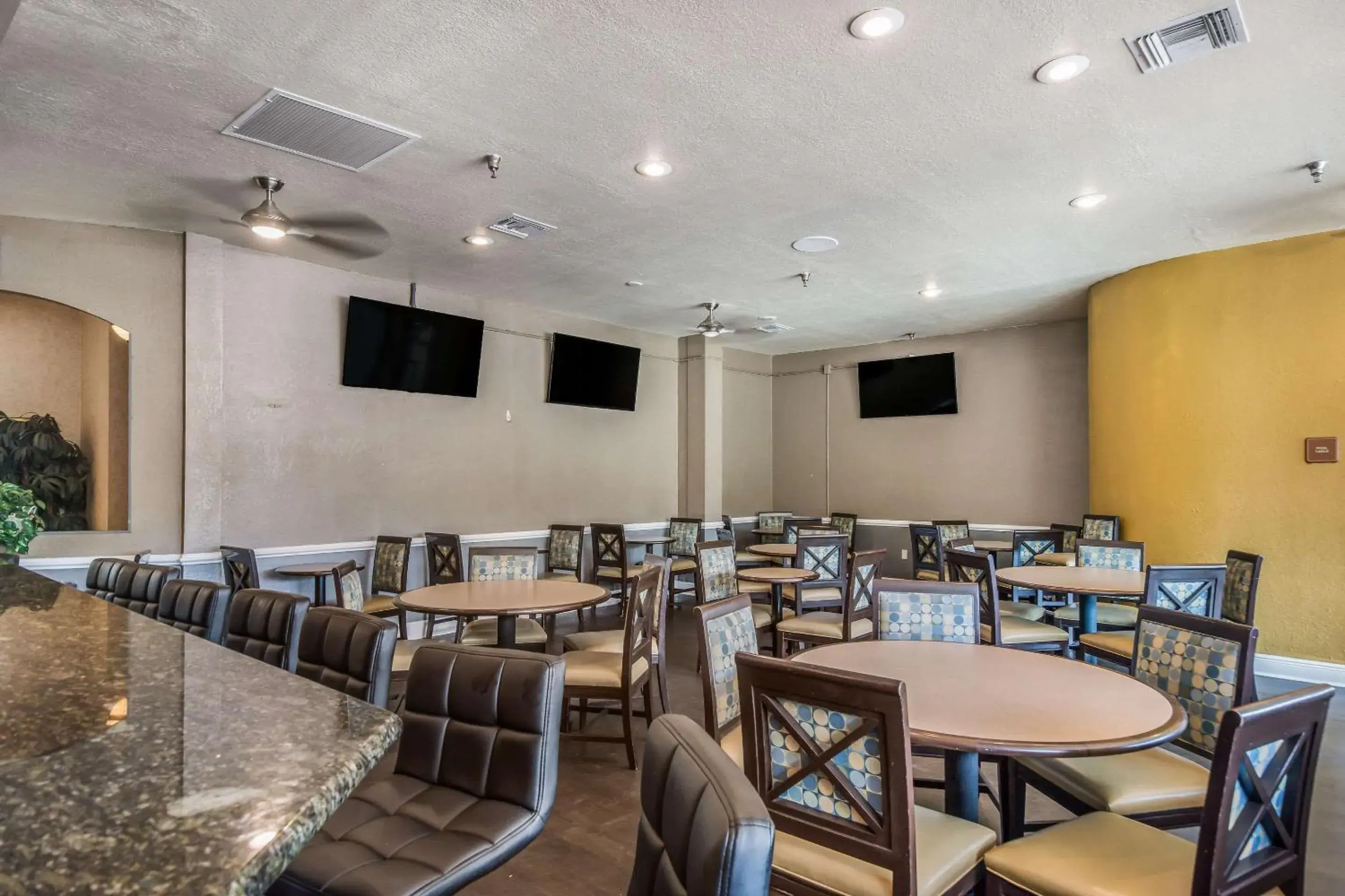 Restaurant/places to eat in Clarion Inn & Suites Central Clearwater Beach Restaurant/places to eat in Clarion Inn & Suites Central Clearwater Beach