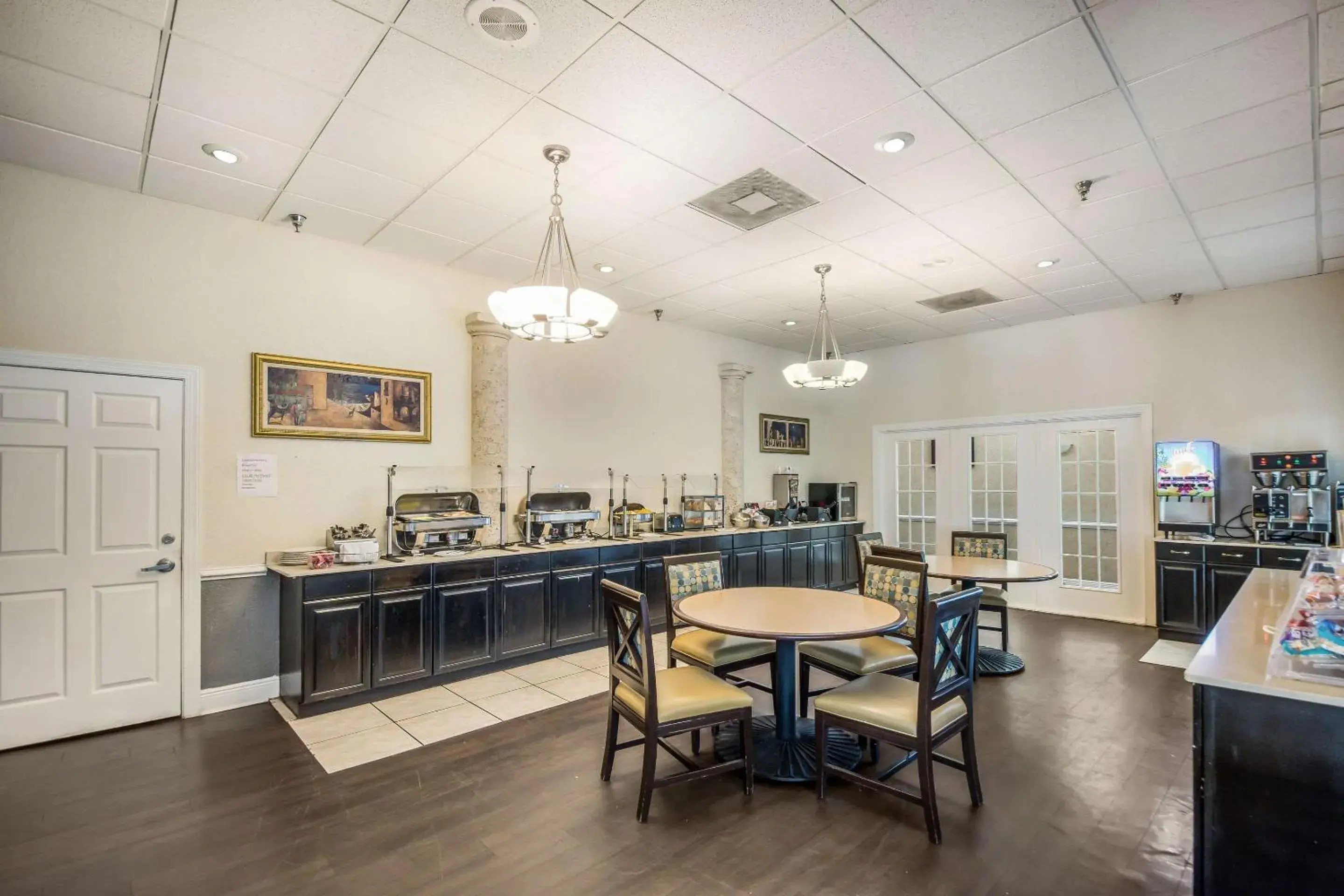 Restaurant/places to eat in Clarion Inn & Suites Central Clearwater Beach Restaurant/places to eat in Clarion Inn & Suites Central Clearwater Beach