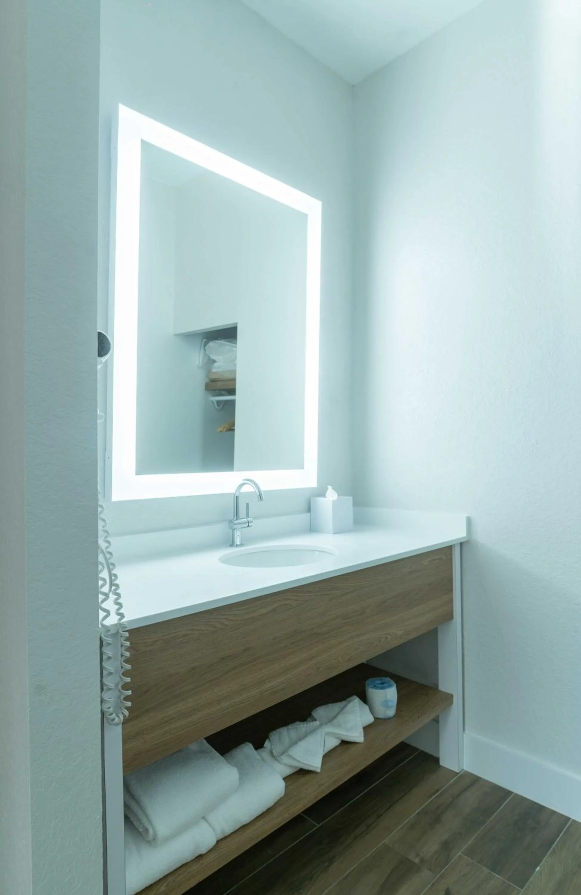 Clarion Inn & Suites Central Clearwater Beach