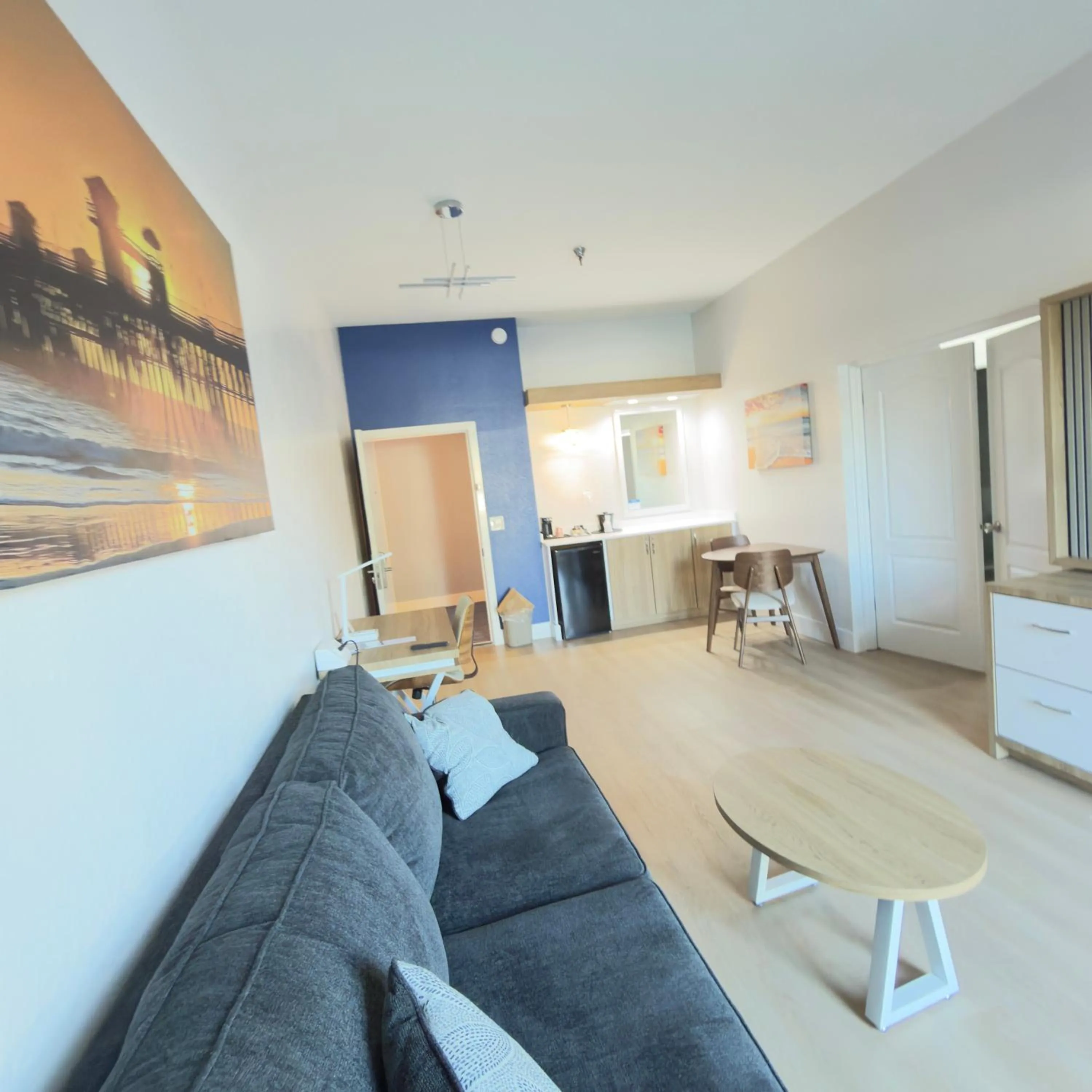 Clarion Inn & Suites Central Clearwater Beach