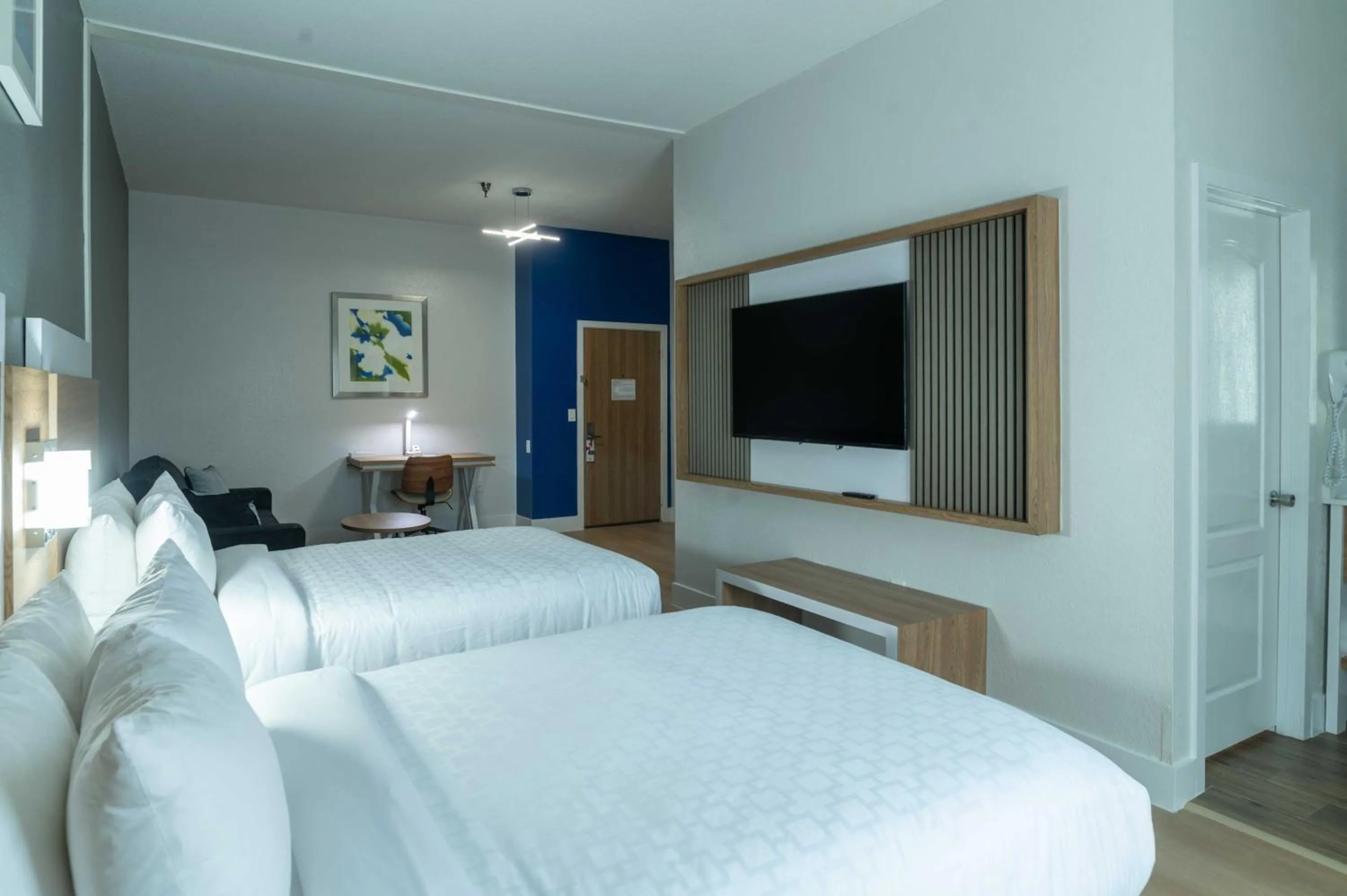 Bed in Clarion Inn & Suites Central Clearwater Beach