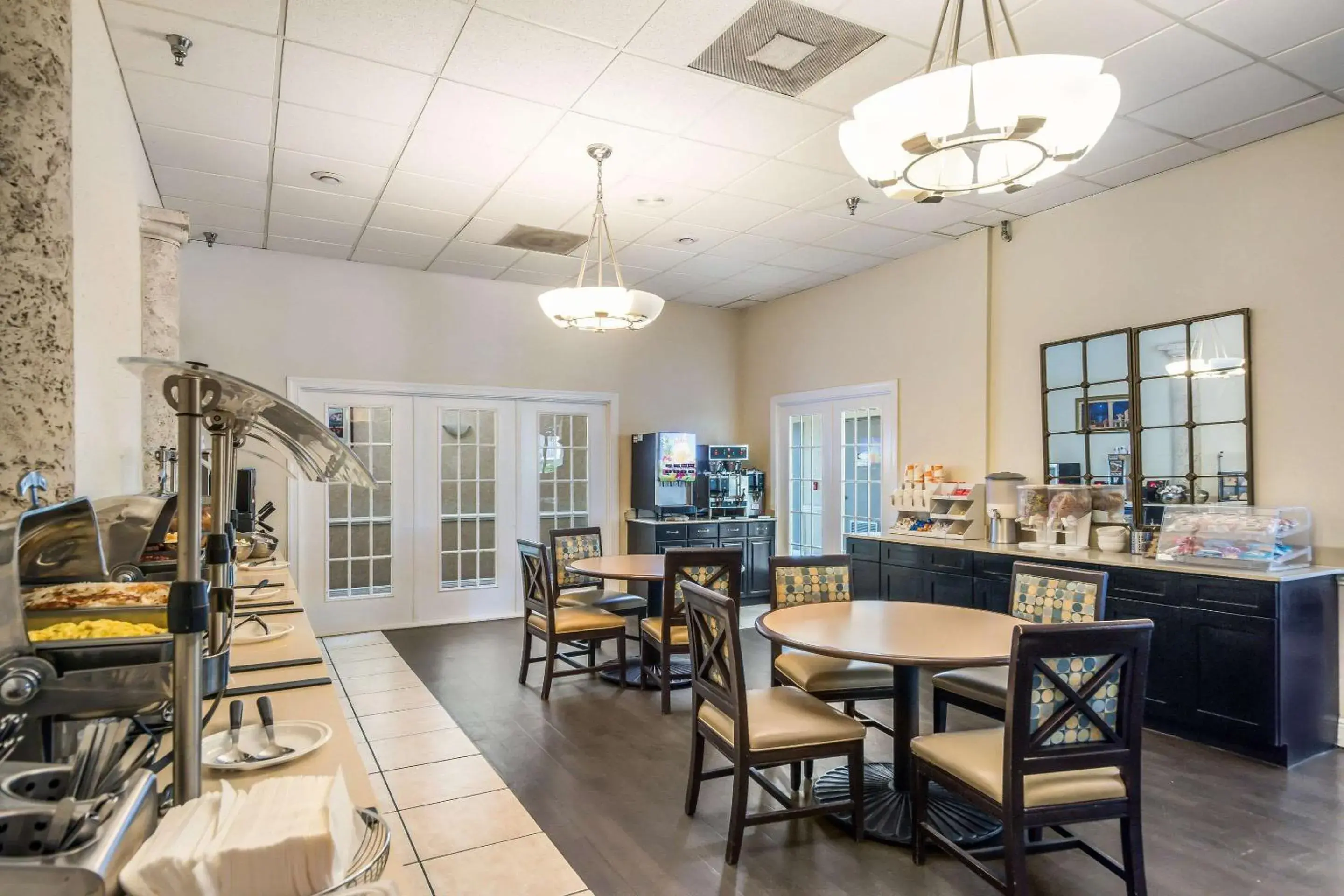 Restaurant/places to eat in Clarion Inn & Suites Central Clearwater Beach Restaurant/places to eat in Clarion Inn & Suites Central Clearwater Beach