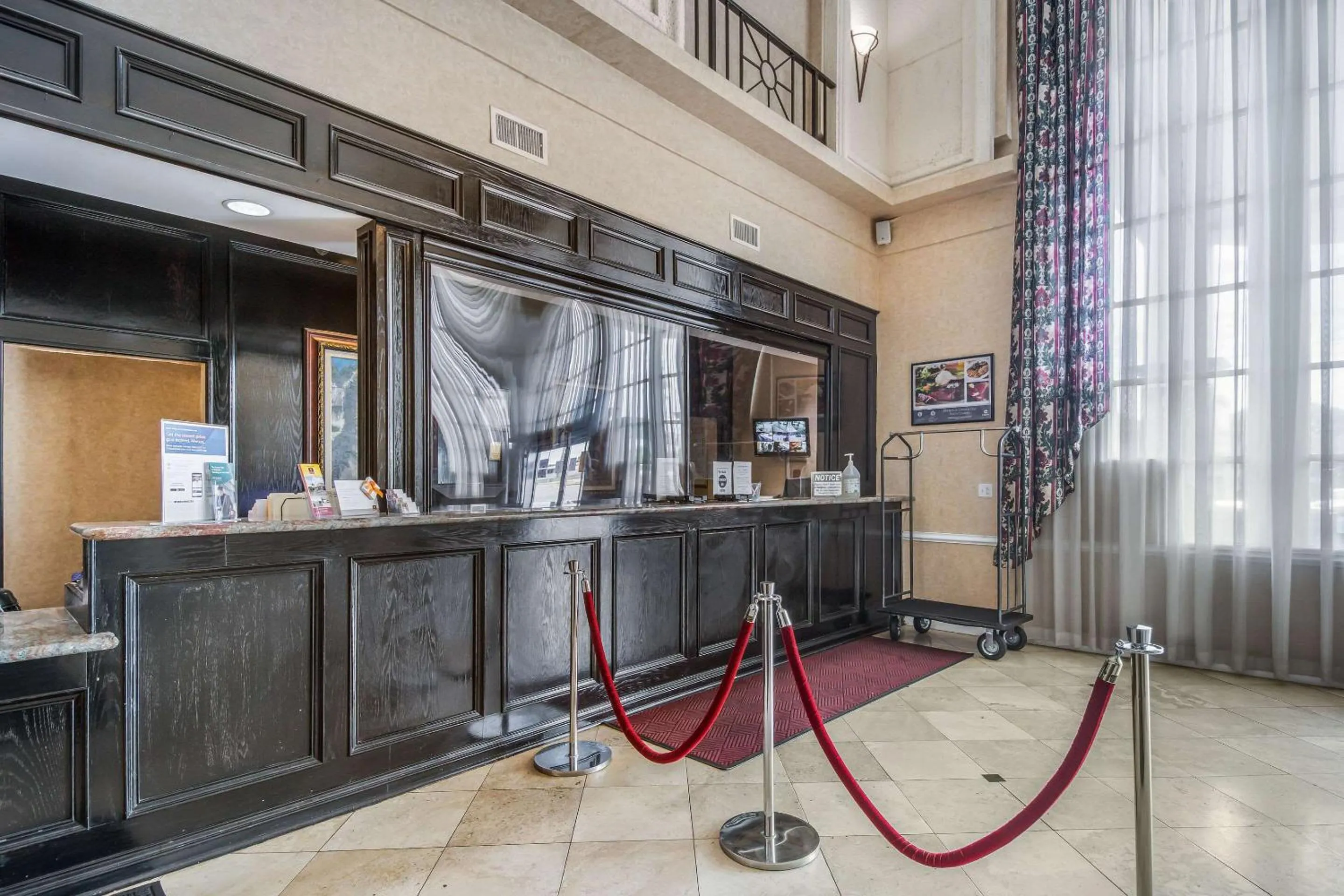 Lobby or reception in Clarion Inn & Suites Central Clearwater Beach