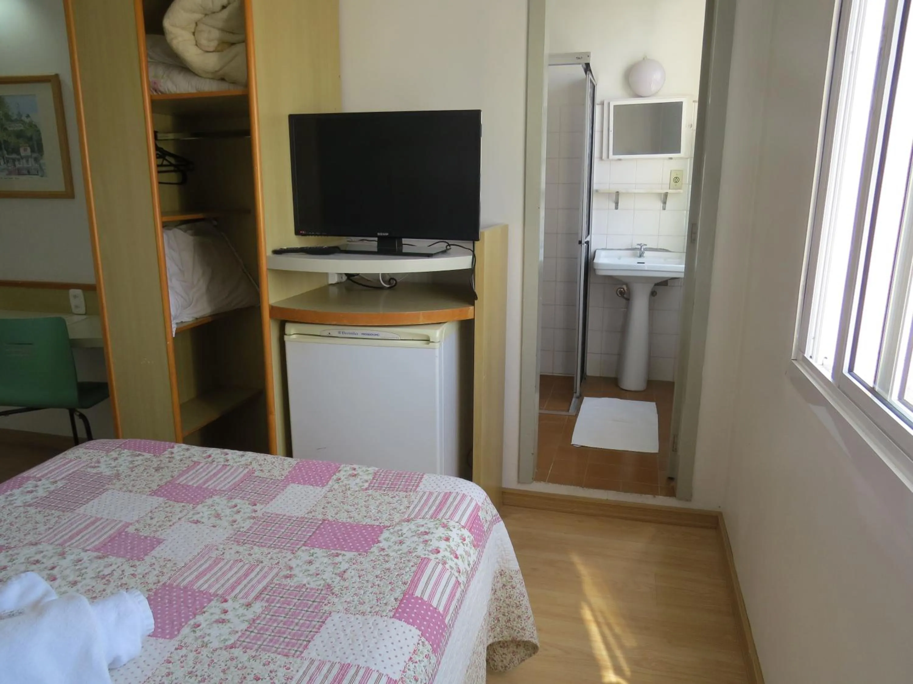 Bedroom, Bed in City Hotel