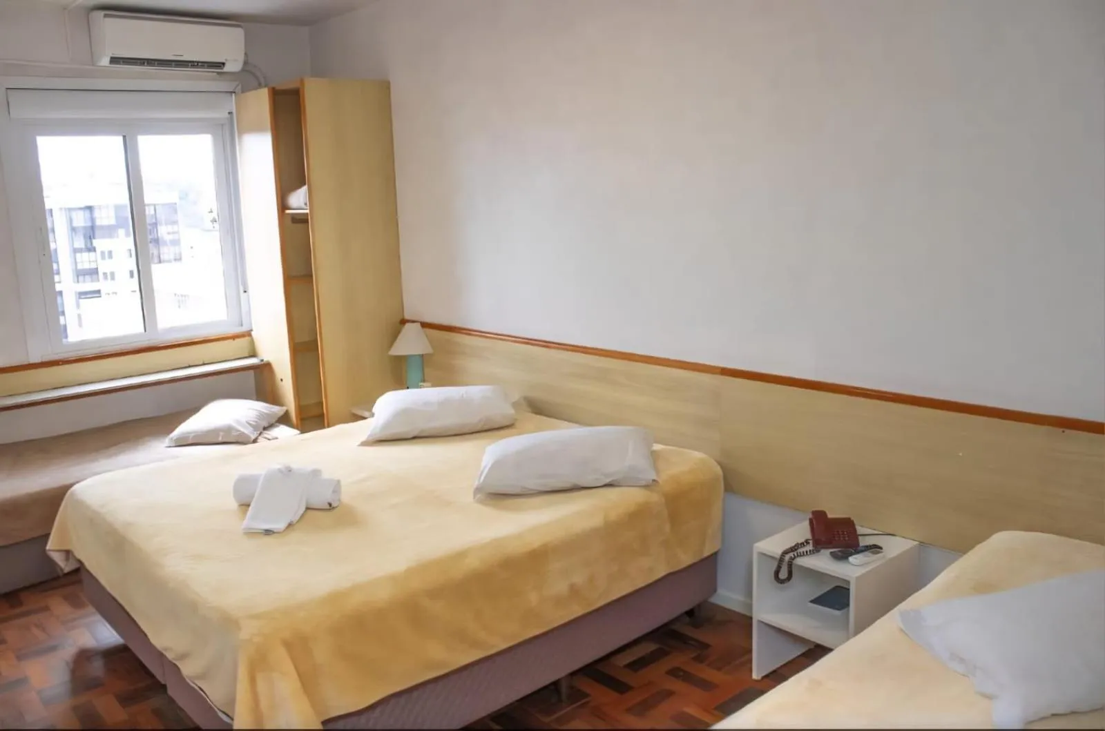 Bedroom, Bed in City Hotel