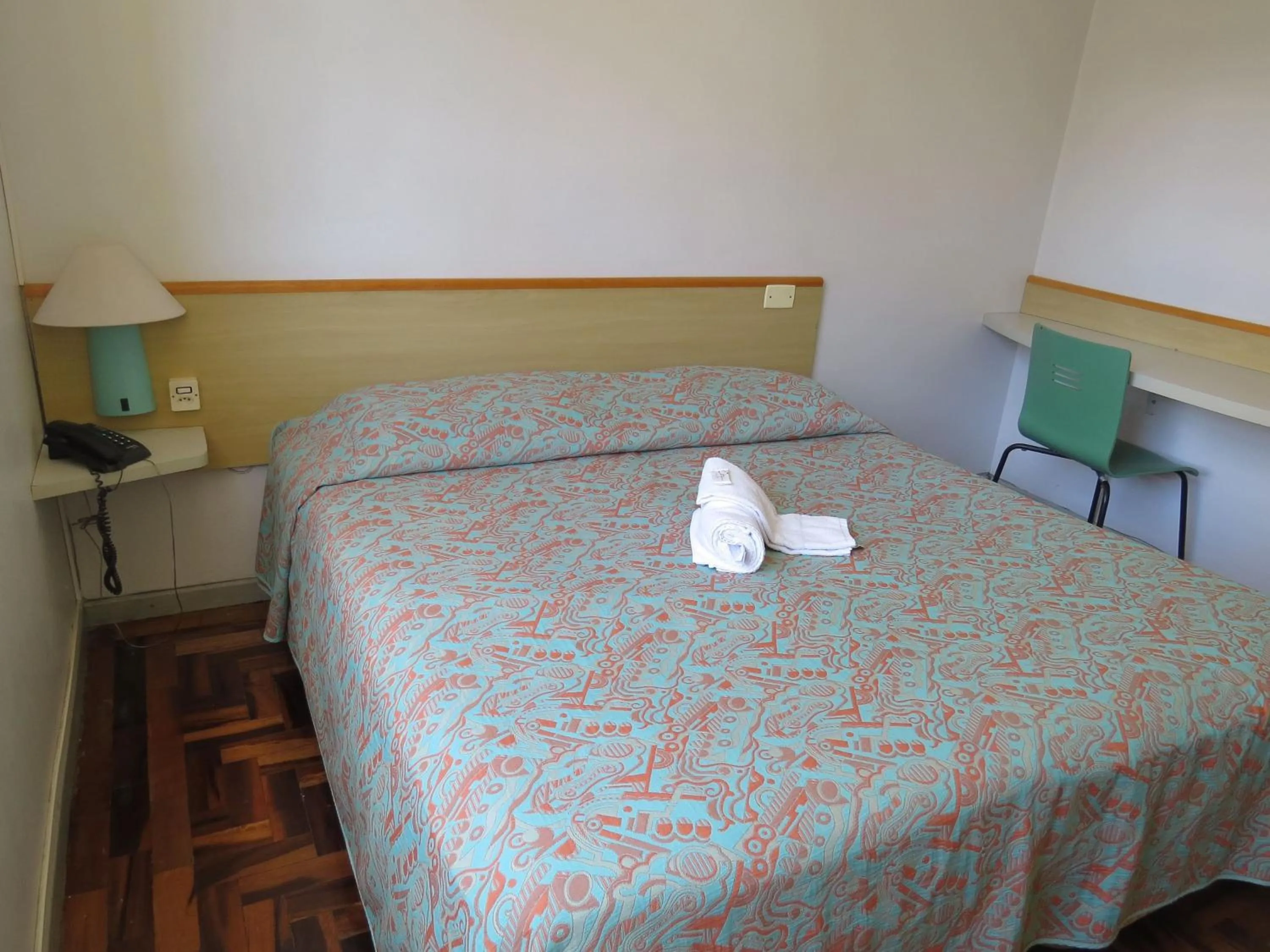 Bedroom, Bed in City Hotel