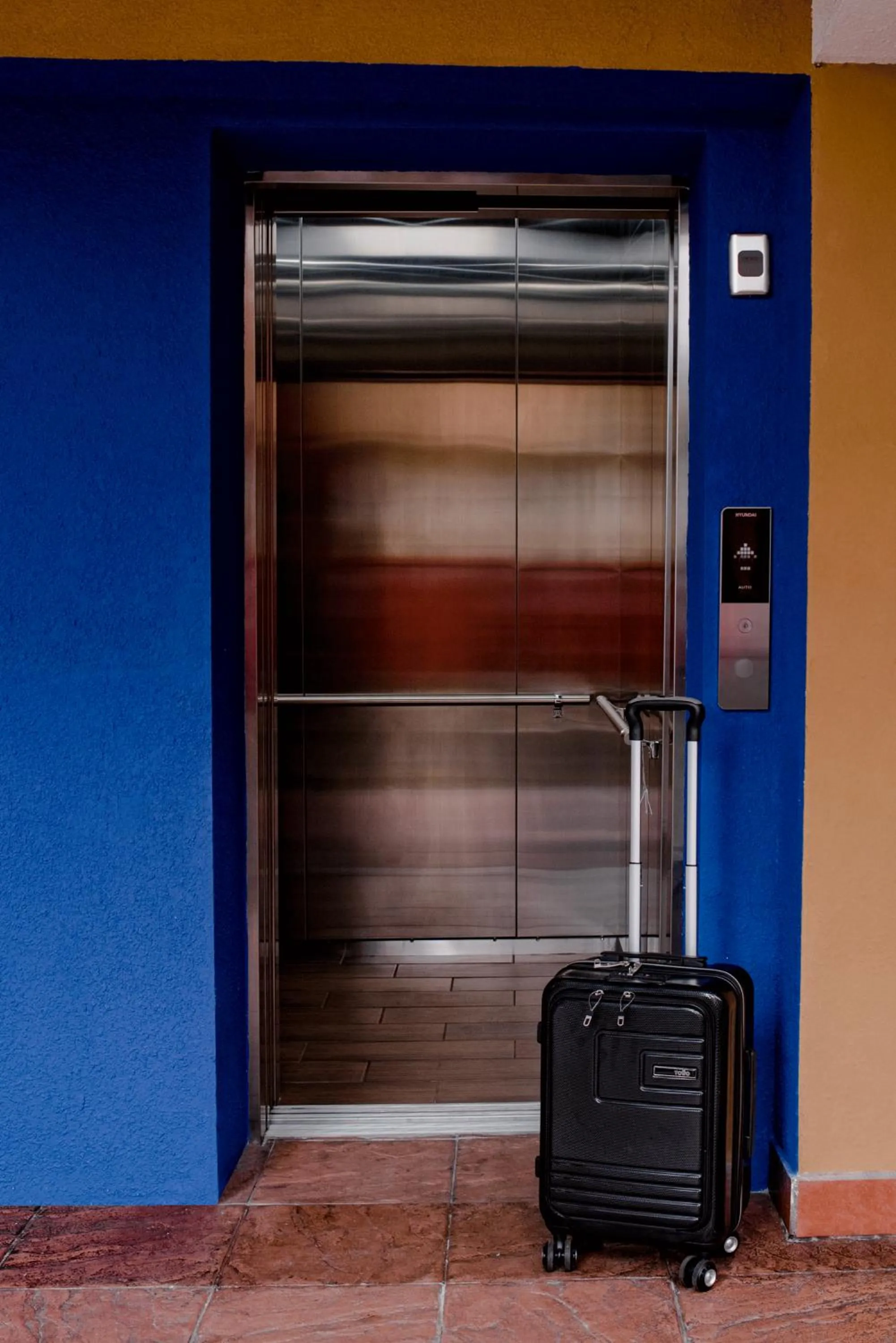 elevator in Hotel Villa Española