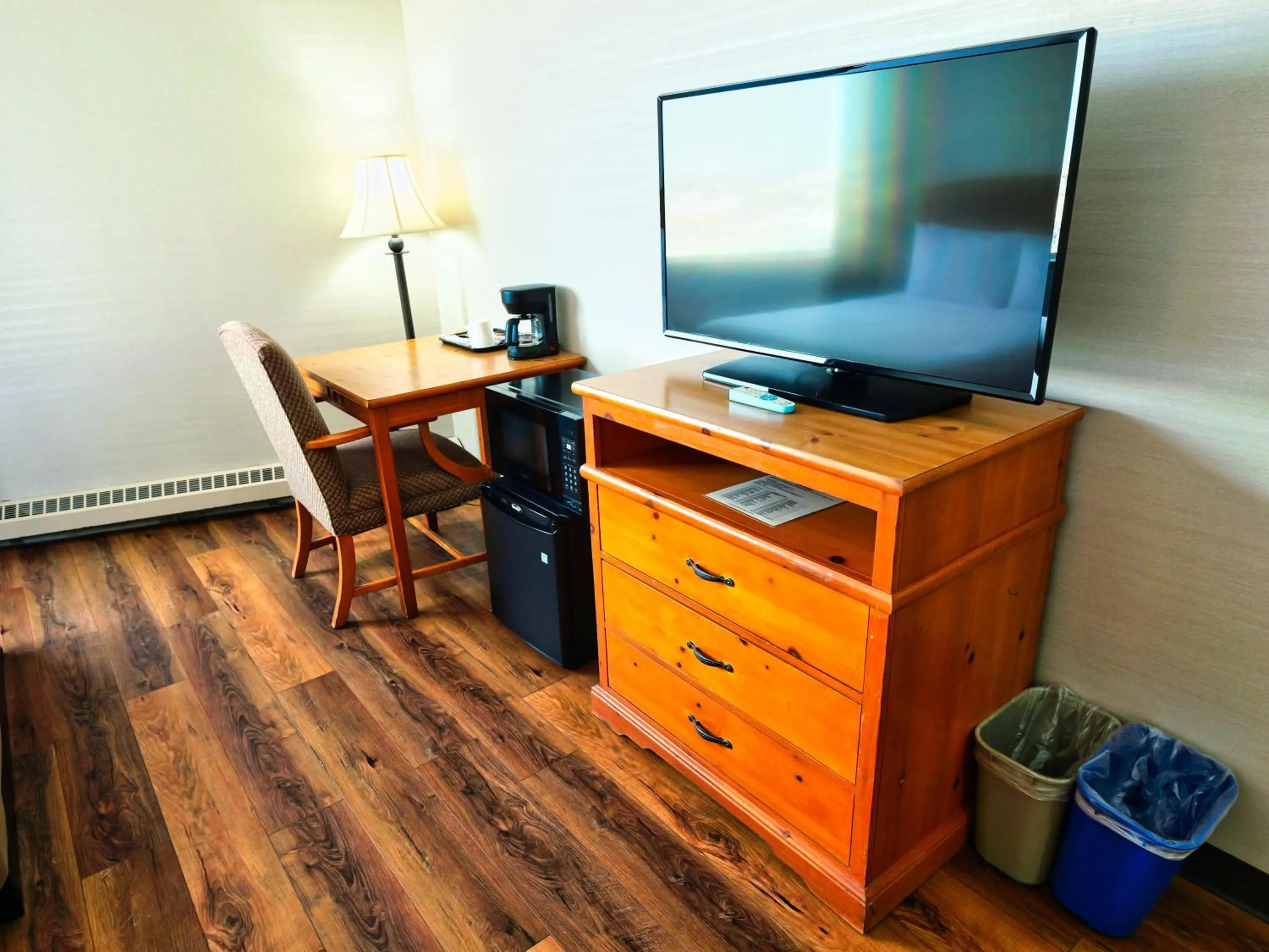 Continental Inn & Suites