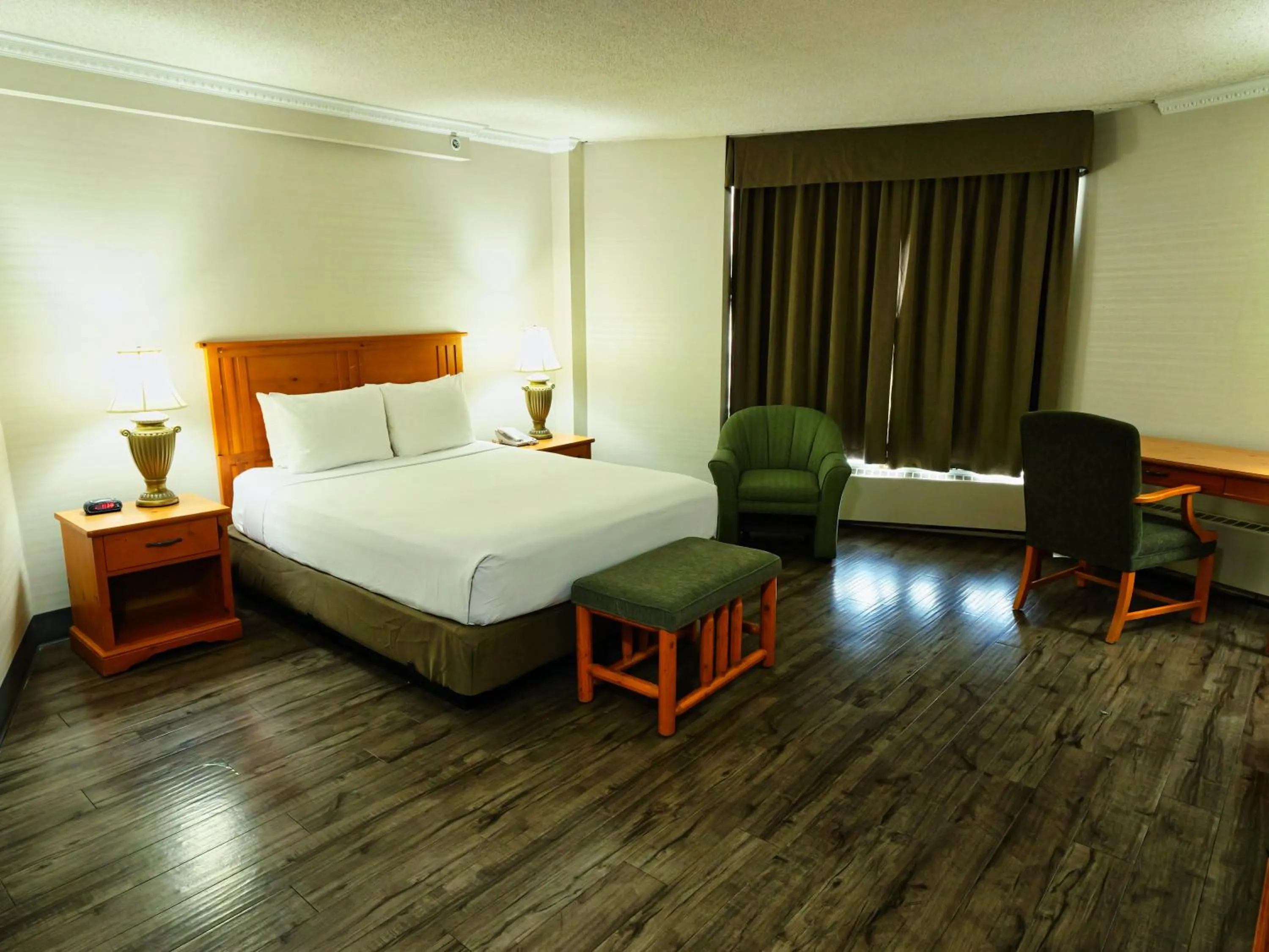 Bed in Continental Inn & Suites