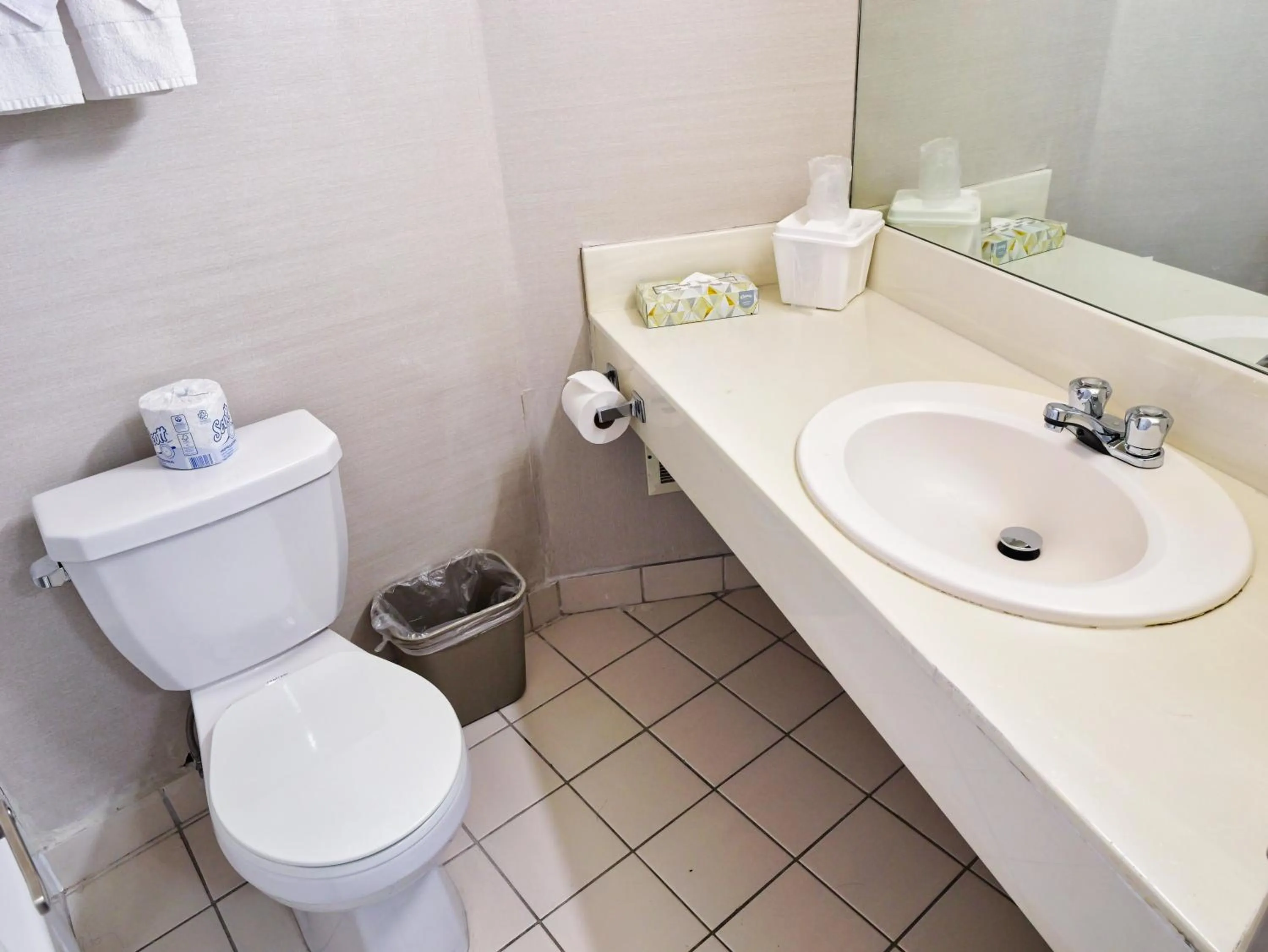 Continental Inn & Suites