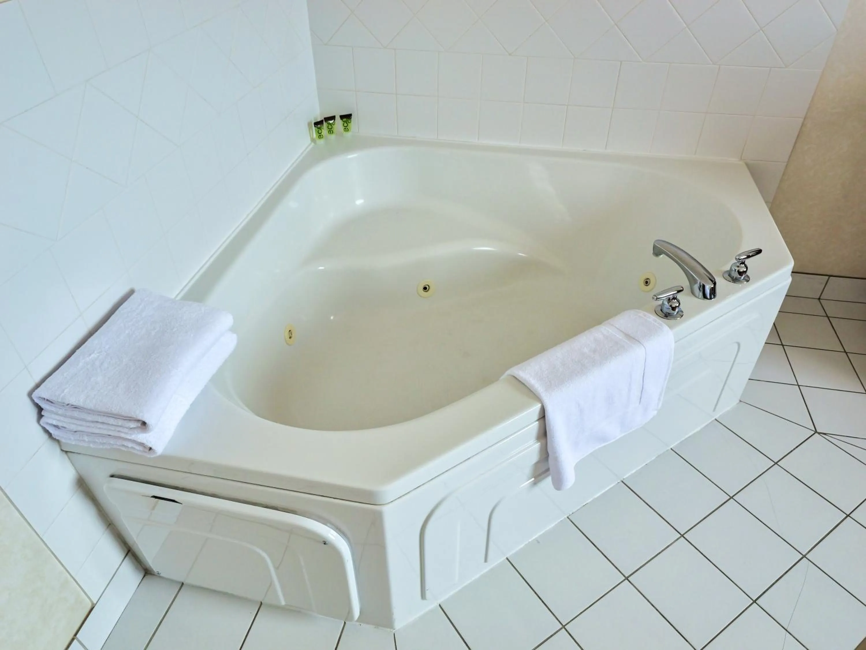 Continental Inn & Suites