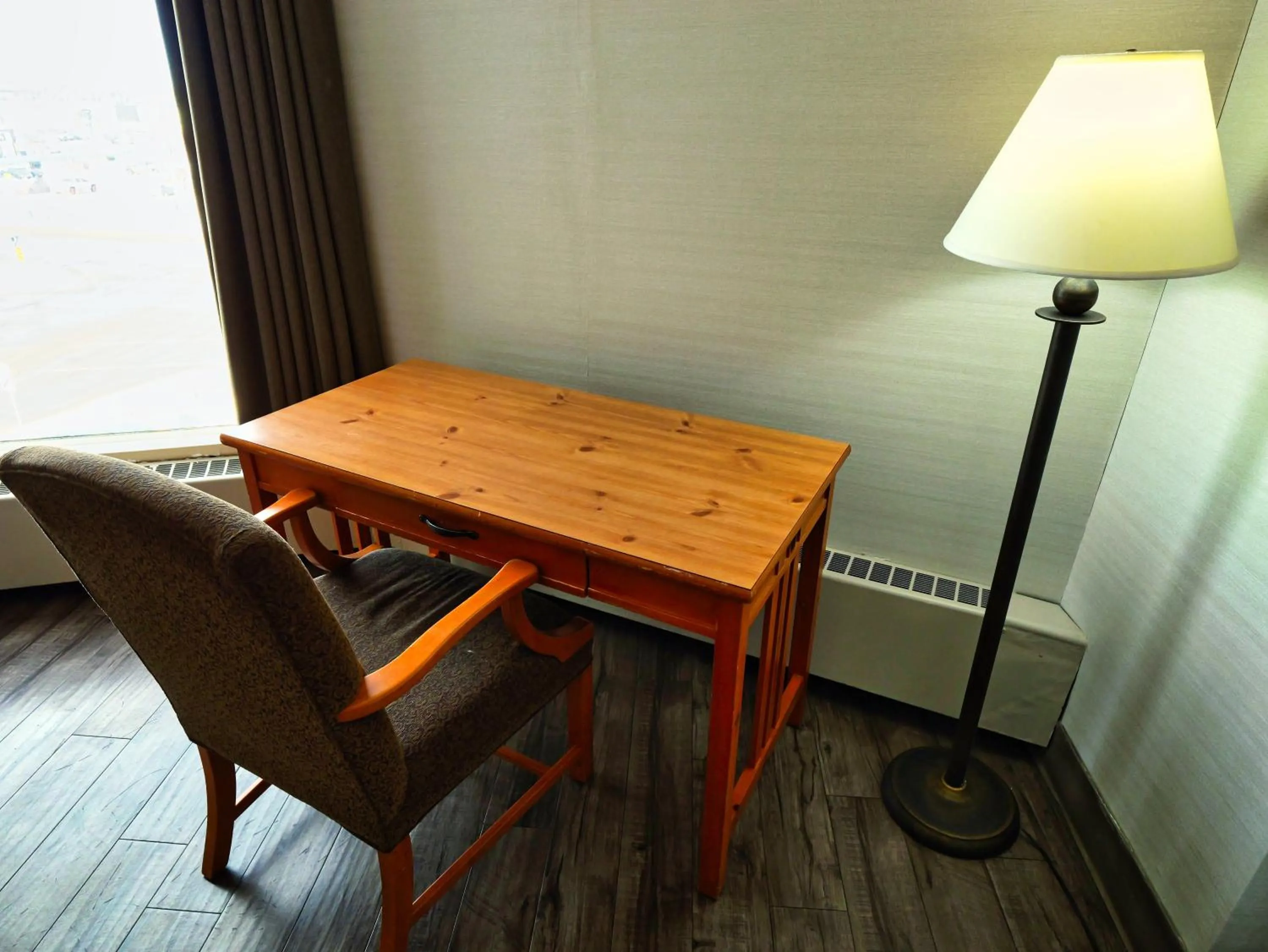 Continental Inn & Suites