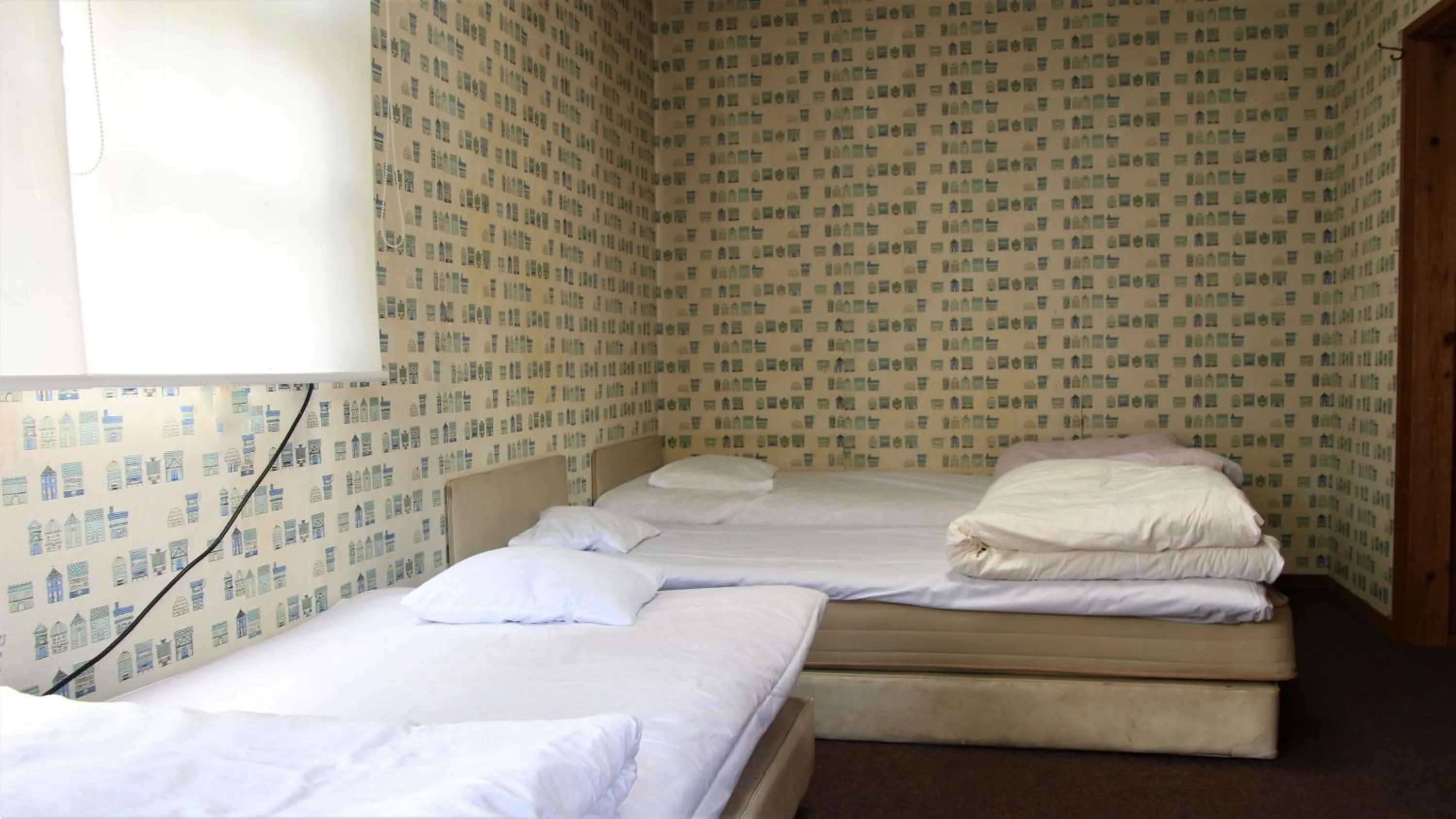 Photo of the whole room, Bed in Lodge Oakland