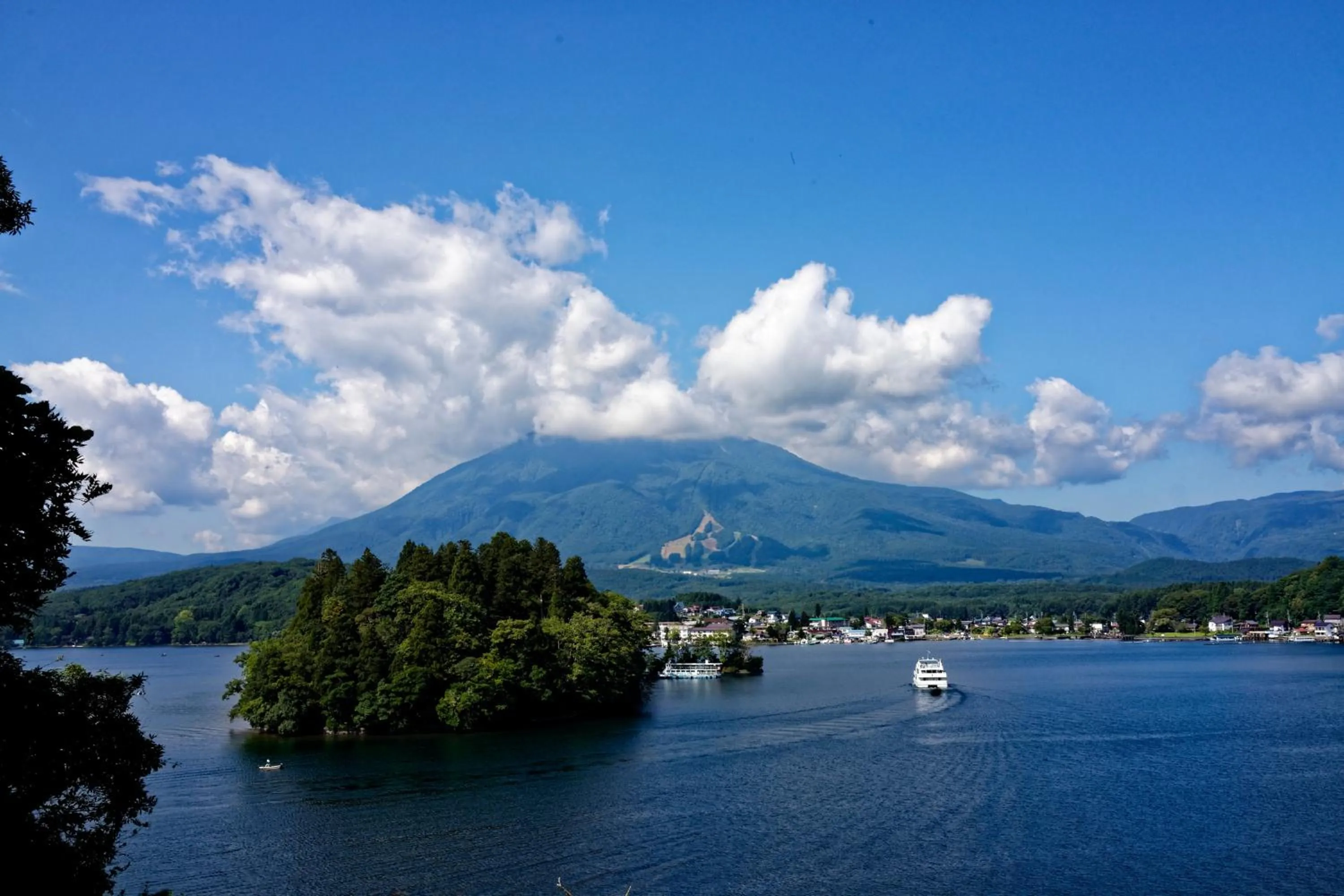 Nearby landmark in Lodge Oakland