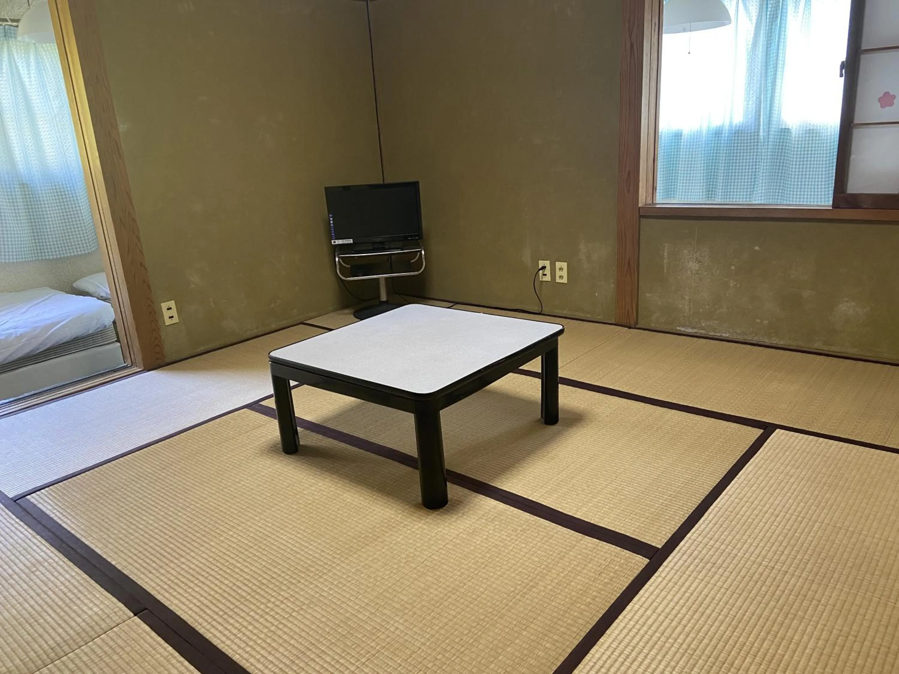 Photo of the whole room, Bed in Lodge Oakland