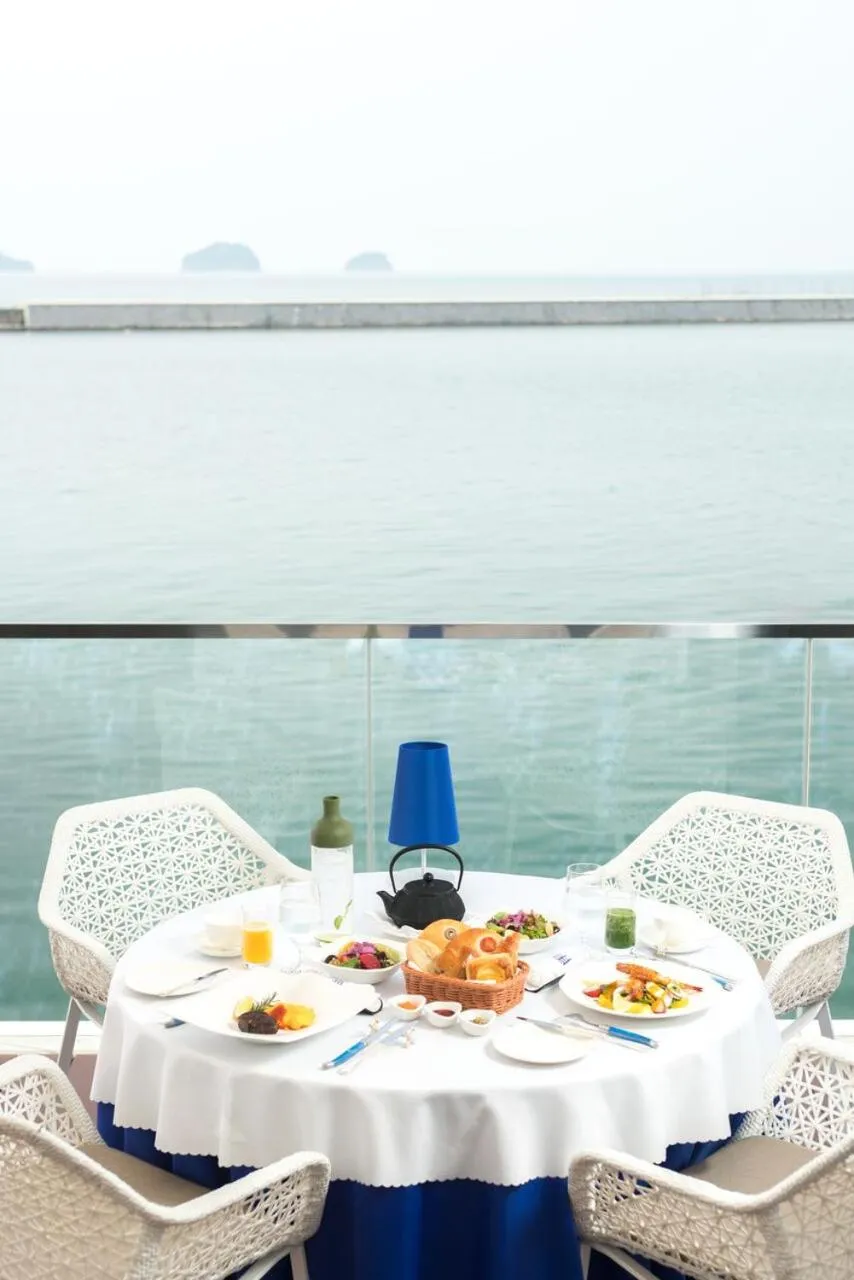 Restaurant/places to eat in Hotel Limani