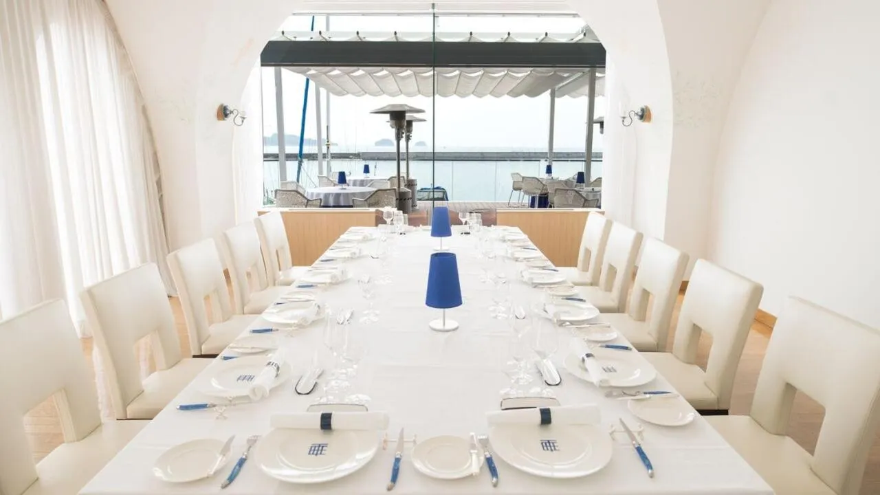 Restaurant/places to eat in Hotel Limani