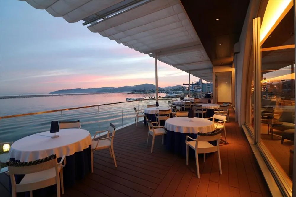 Lounge or bar in Hotel Limani