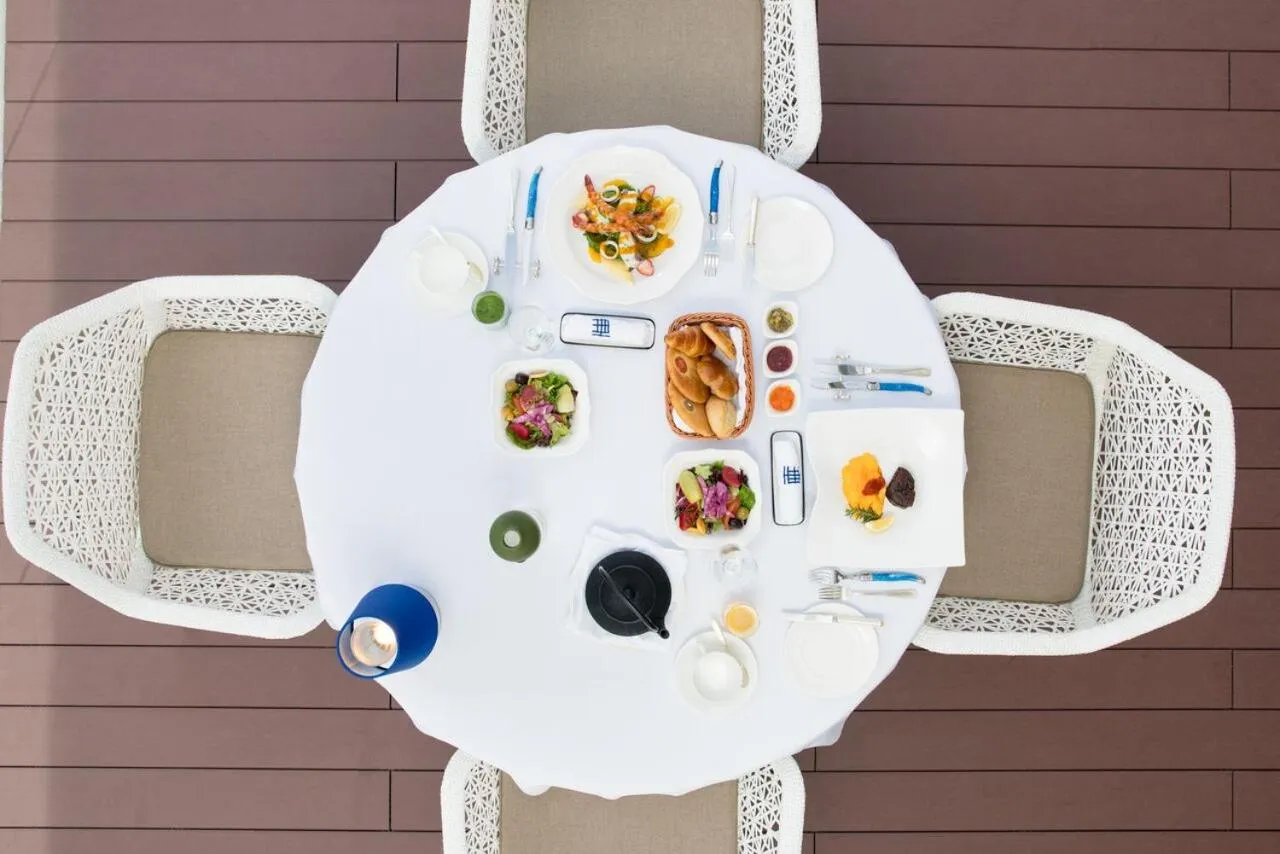 Restaurant/places to eat in Hotel Limani